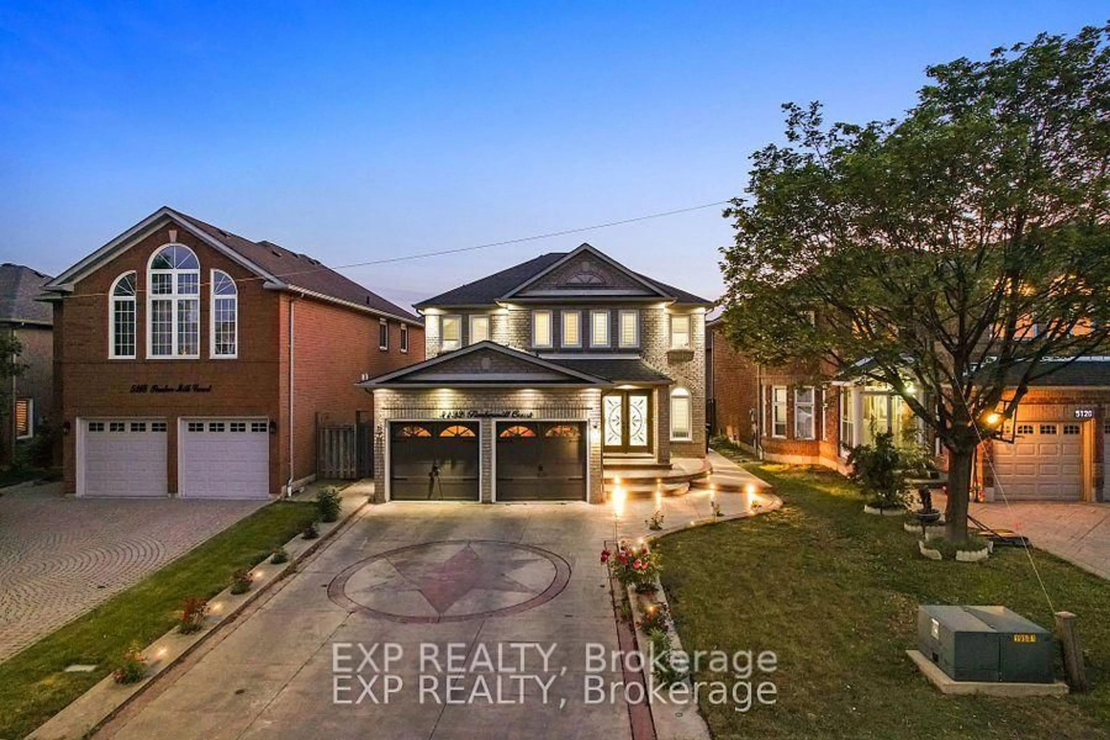 A pic from outside/outdoor area/front of a property/back of a property/a pic from drone, street for 5122 Timber Mill Crt, Mississauga Ontario L5V 2B8