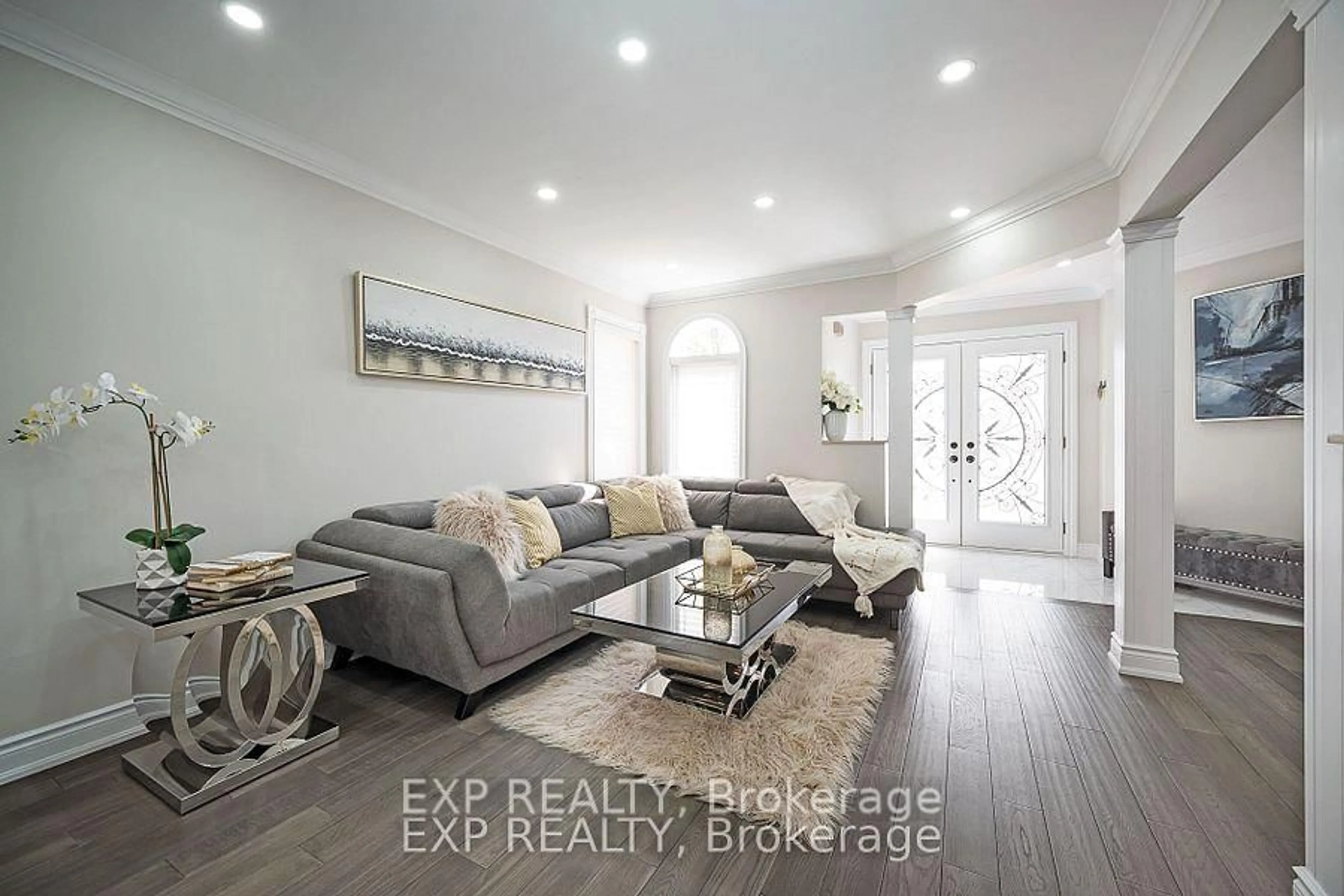Living room with furniture, unknown for 5122 Timber Mill Crt, Mississauga Ontario L5V 2B8