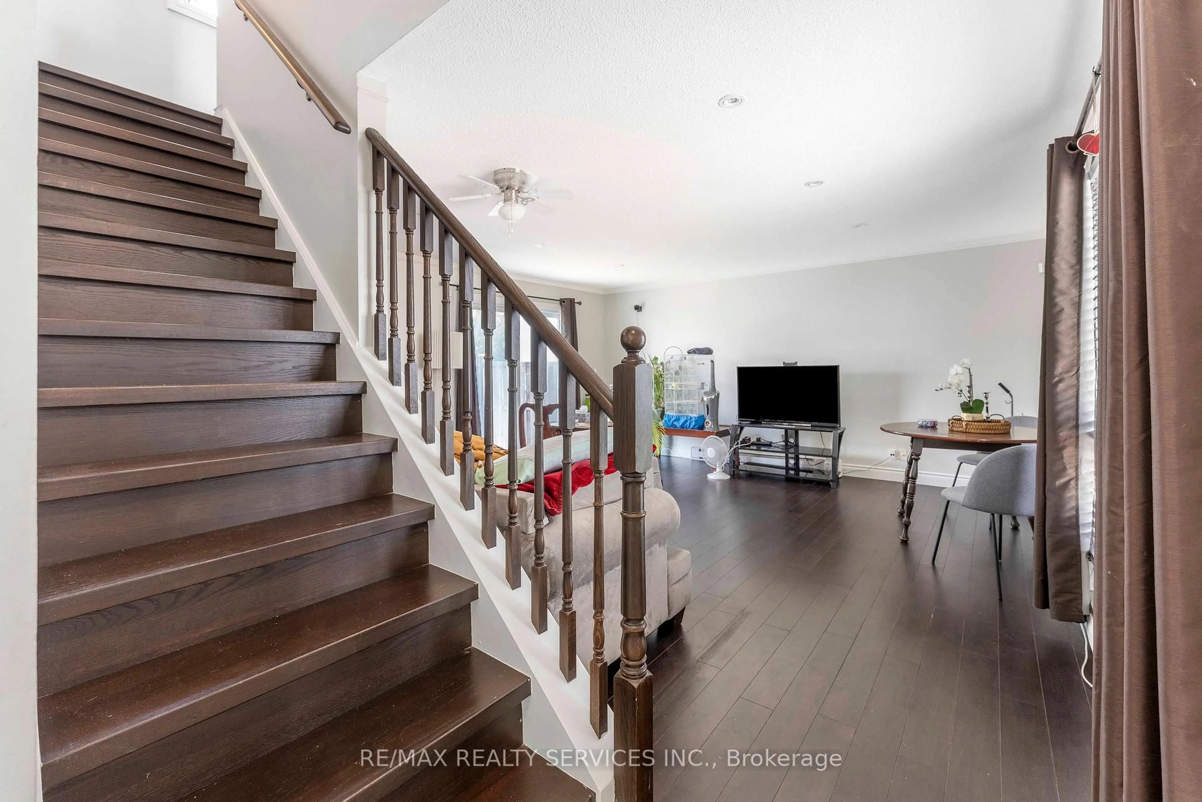 Unknown for 8 Heatherside Crt, Brampton Ontario L6S 1N9