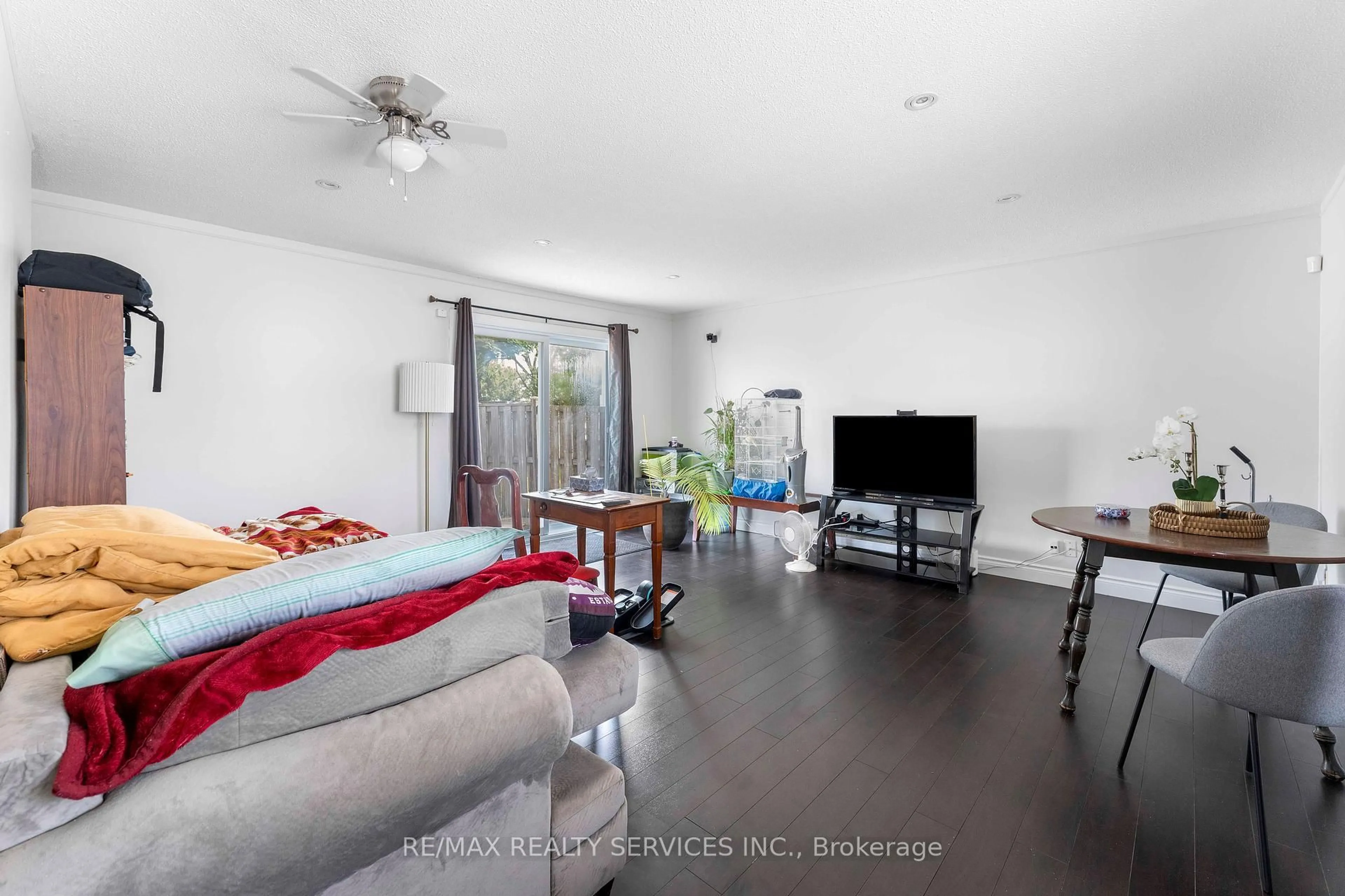 Living room with furniture, unknown for 8 Heatherside Crt, Brampton Ontario L6S 1N9
