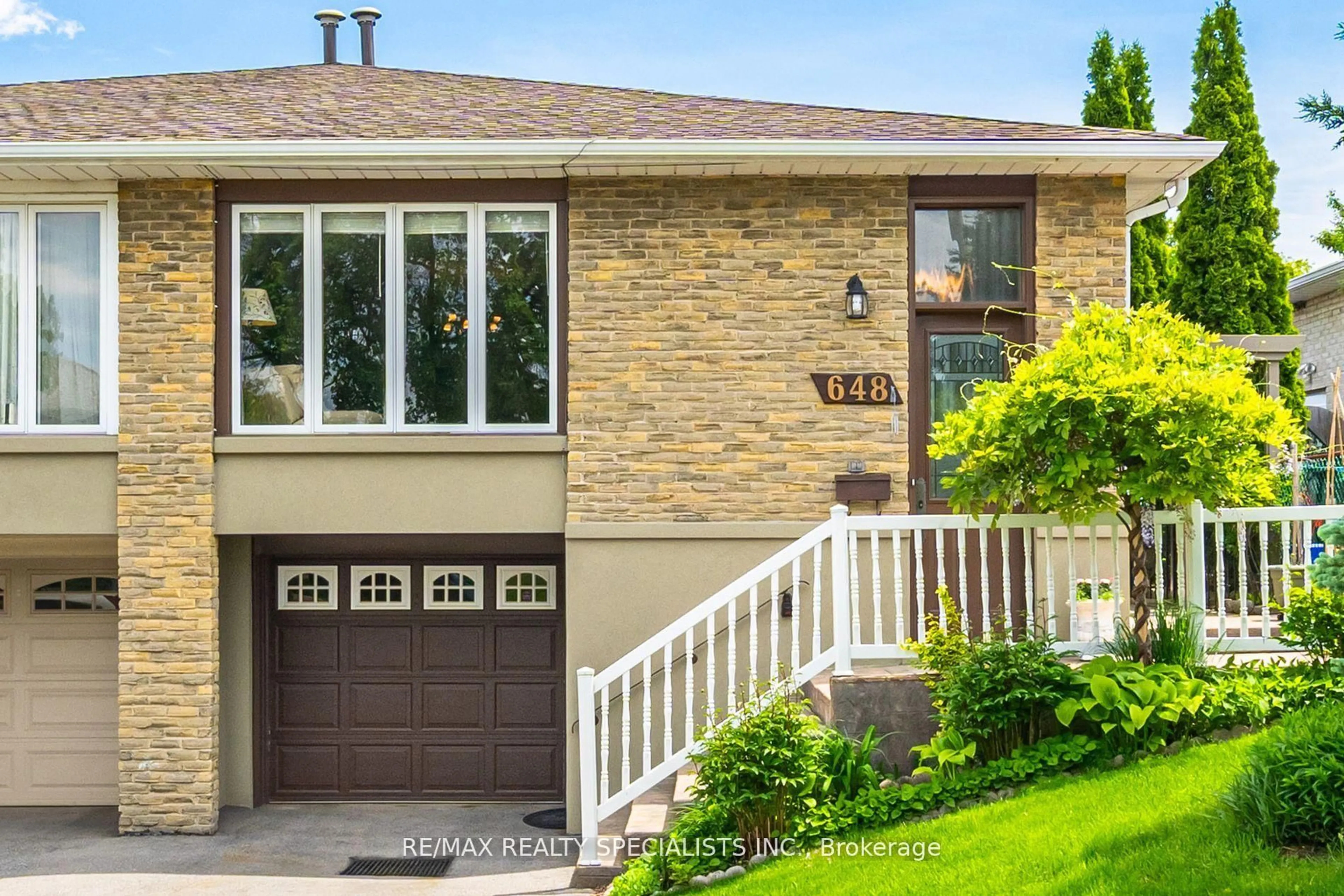 Home with brick exterior material, street for 648 Dodsworth Cres, Mississauga Ontario L4Y 2H5