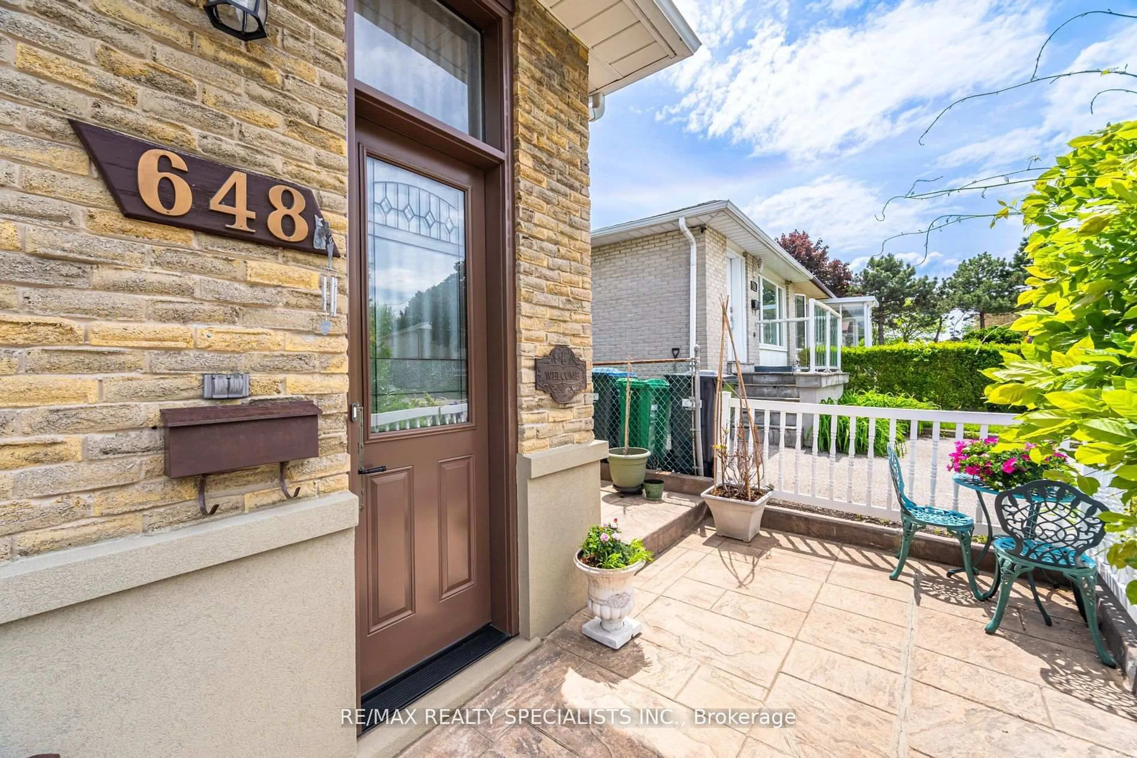 Indoor entryway for 648 Dodsworth Cres, Mississauga Ontario L4Y 2H5