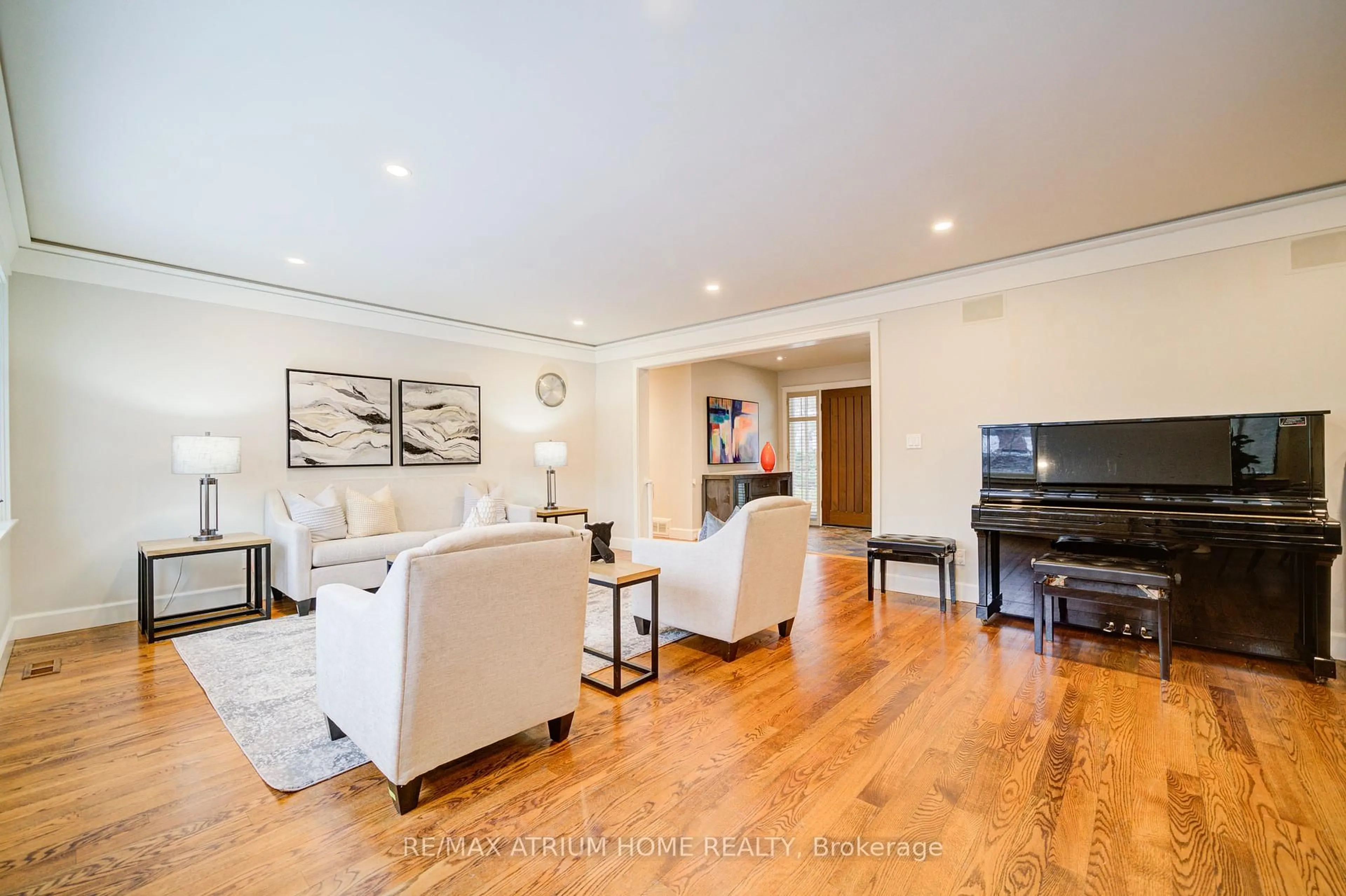 Living room with furniture, unknown for 223 Trelawn Ave, Oakville Ontario L6J 4R3