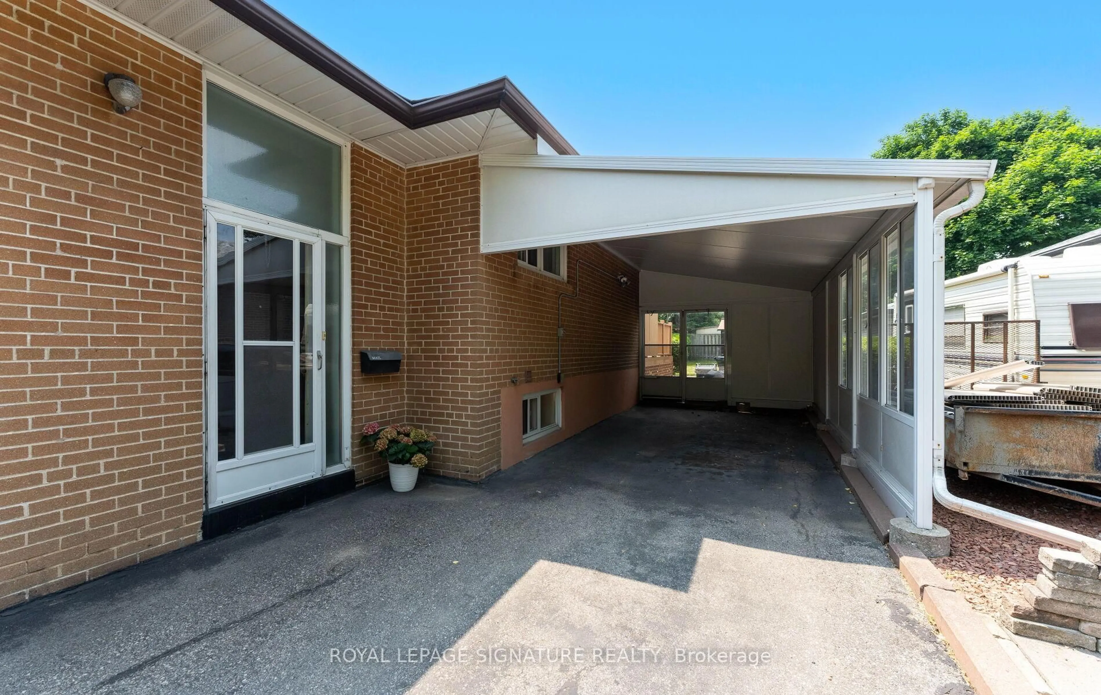 Unknown for 92 Inverdon Rd, Toronto Ontario M9C 4M1