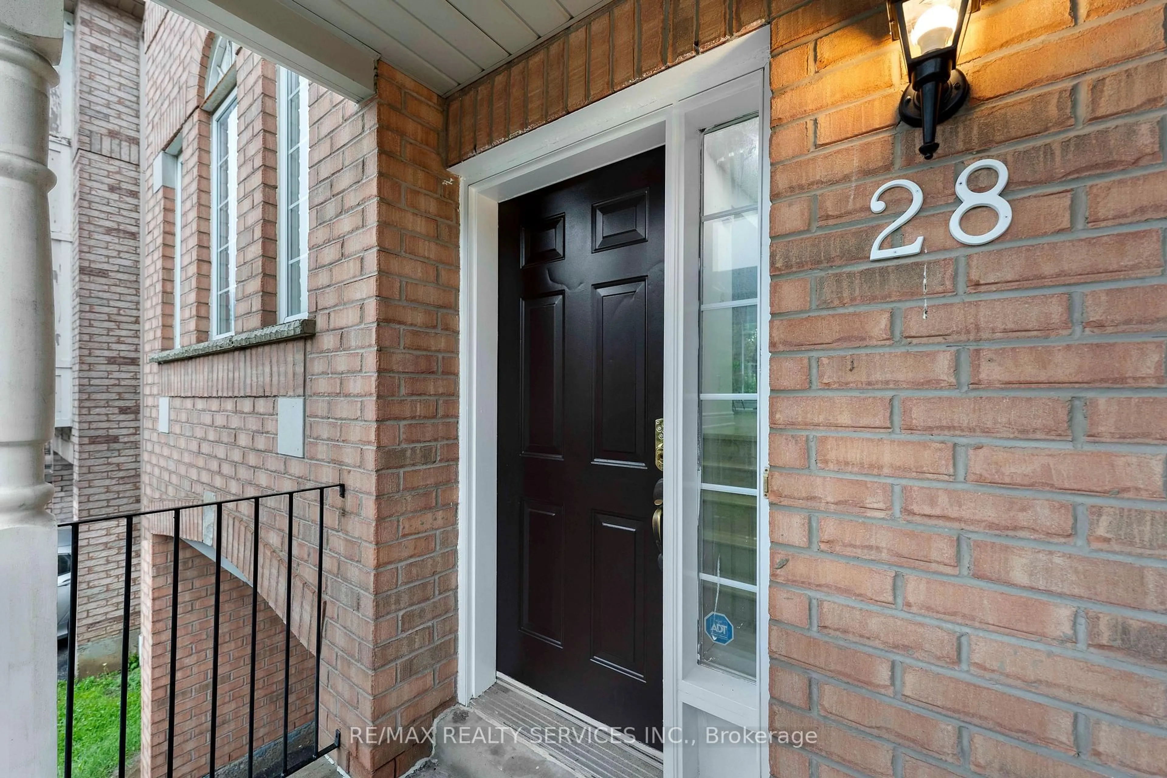 Indoor entryway for 80 Acorn Pl #28, Mississauga Ontario L4Z 4C9