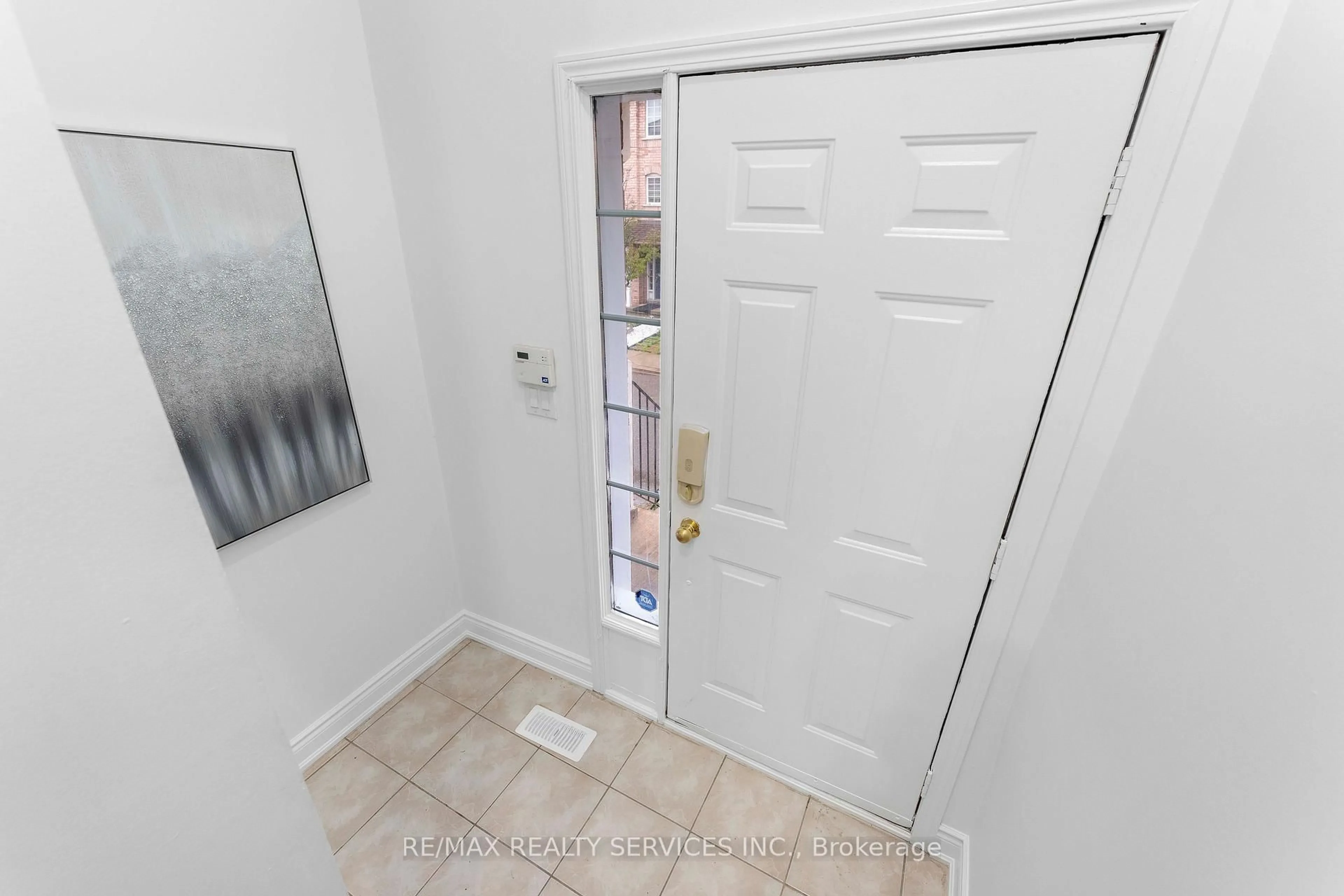Indoor entryway for 80 Acorn Pl #28, Mississauga Ontario L4Z 4C9
