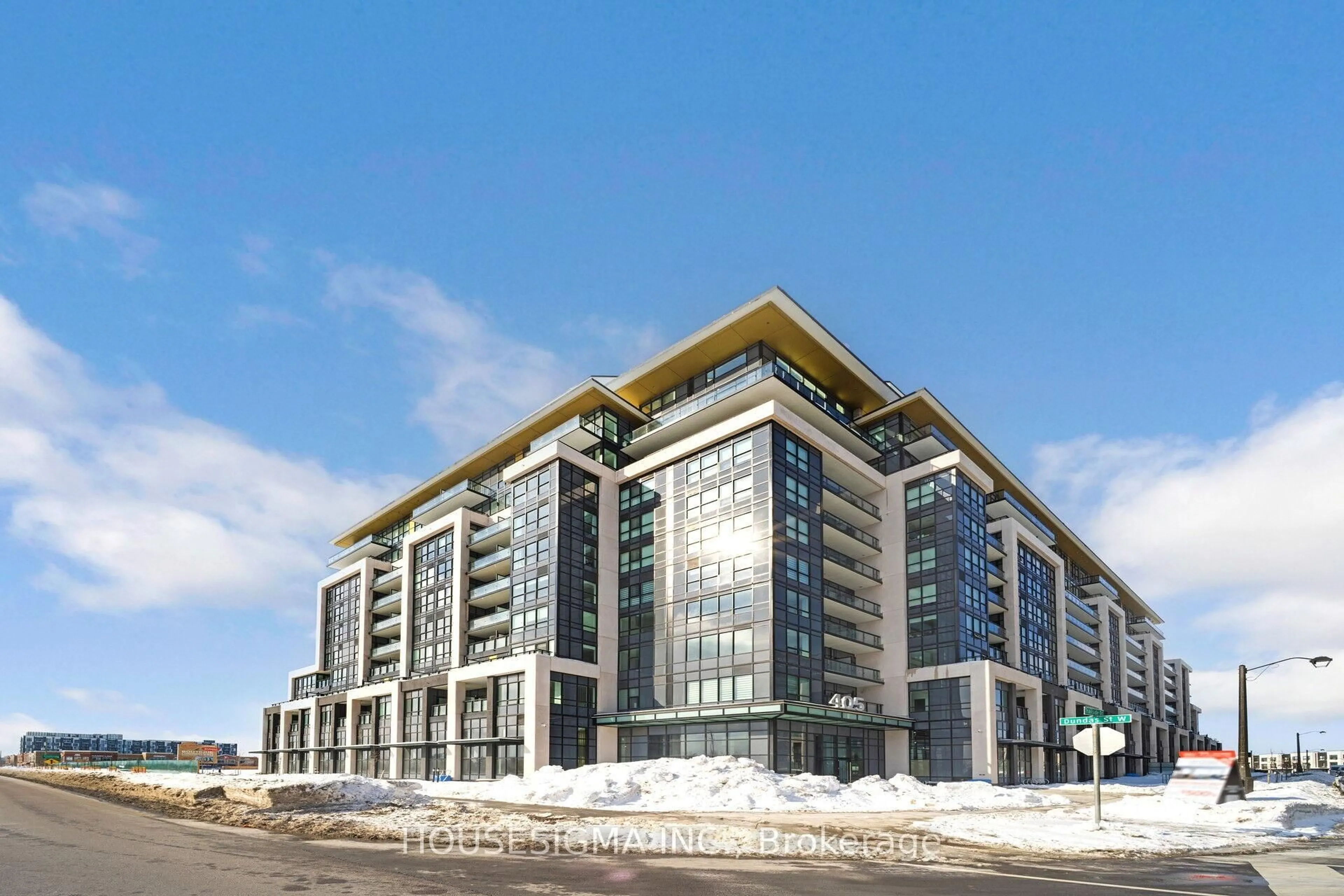 Indoor foyer for 405 Dundas St #526, Oakville Ontario L6M 5P4
