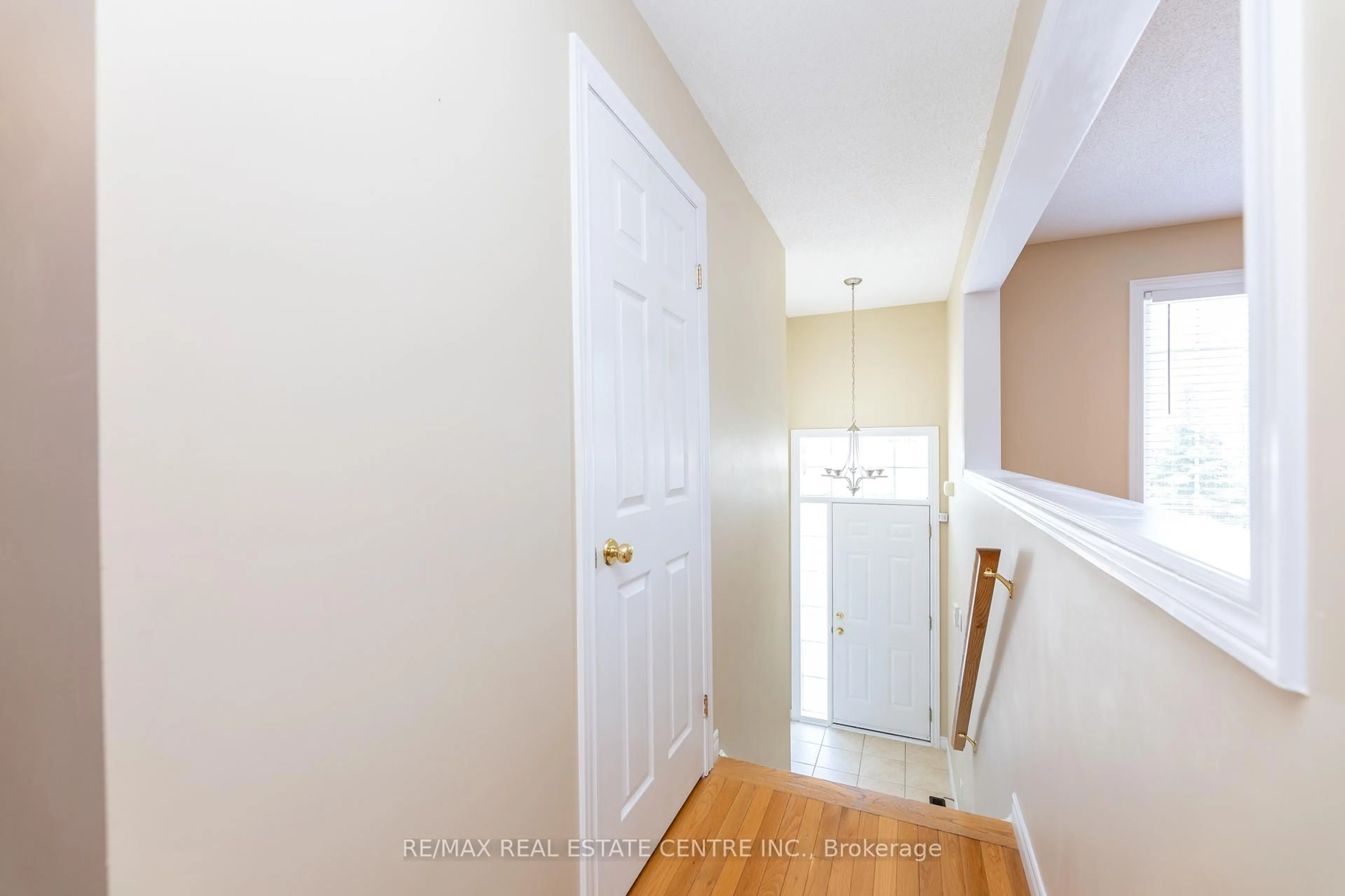 Indoor entryway for 2280 Baronwood Dr #14, Oakville Ontario L6M 5J8