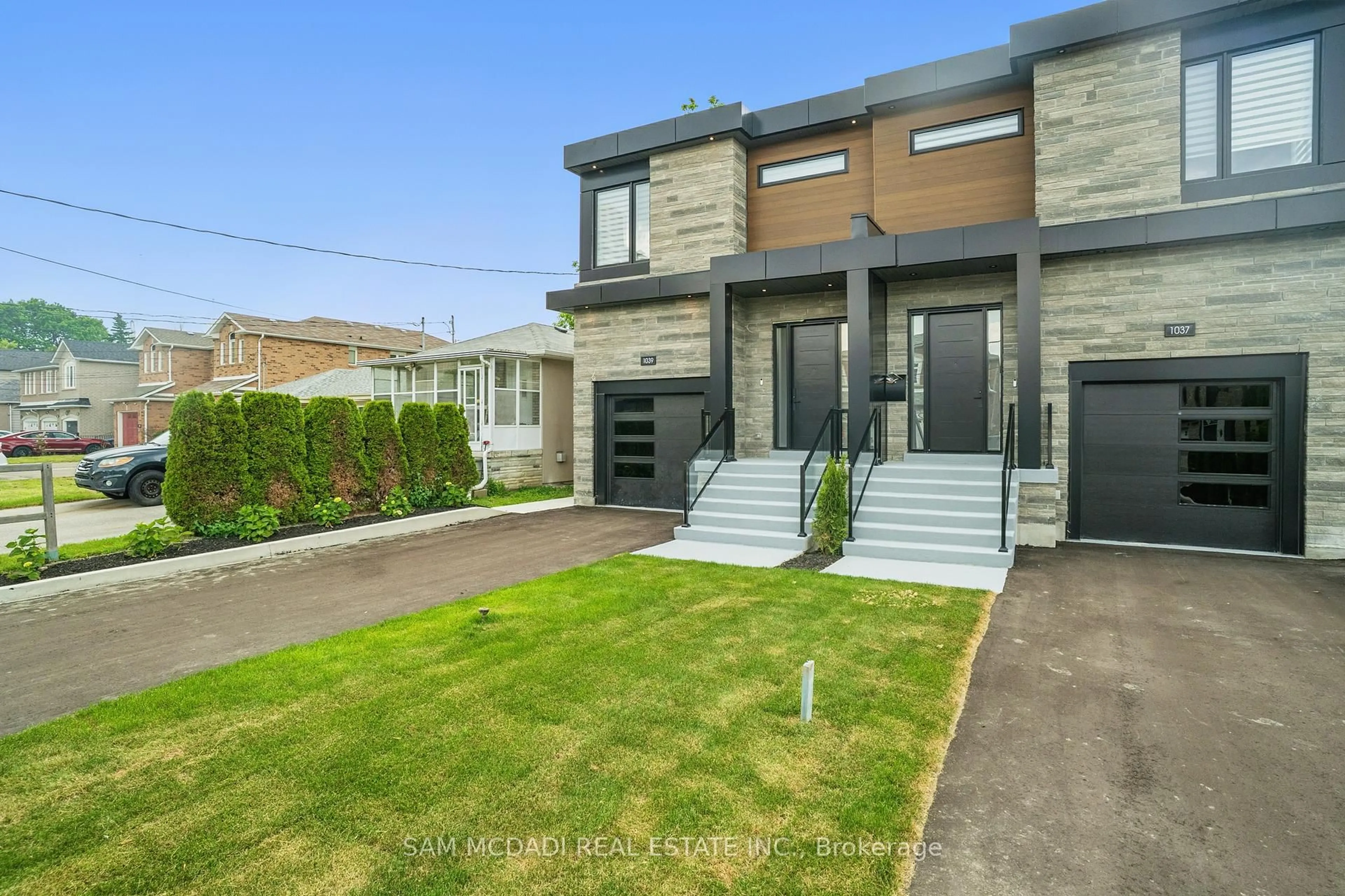 Home with brick exterior material, street for 1039 Caven St, Mississauga Ontario L5G 4J3