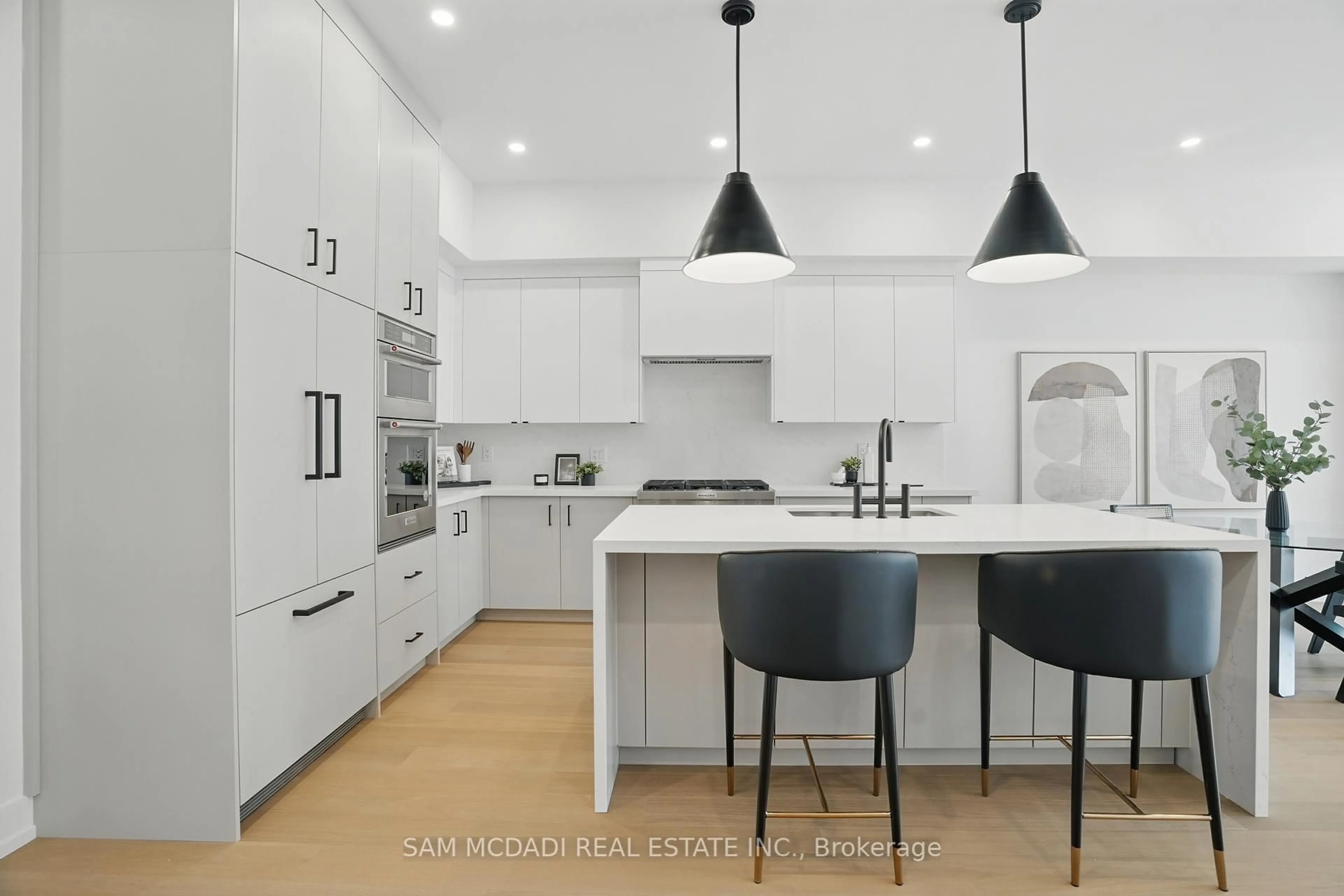 Contemporary kitchen, unknown for 1039 Caven St, Mississauga Ontario L5G 4J3