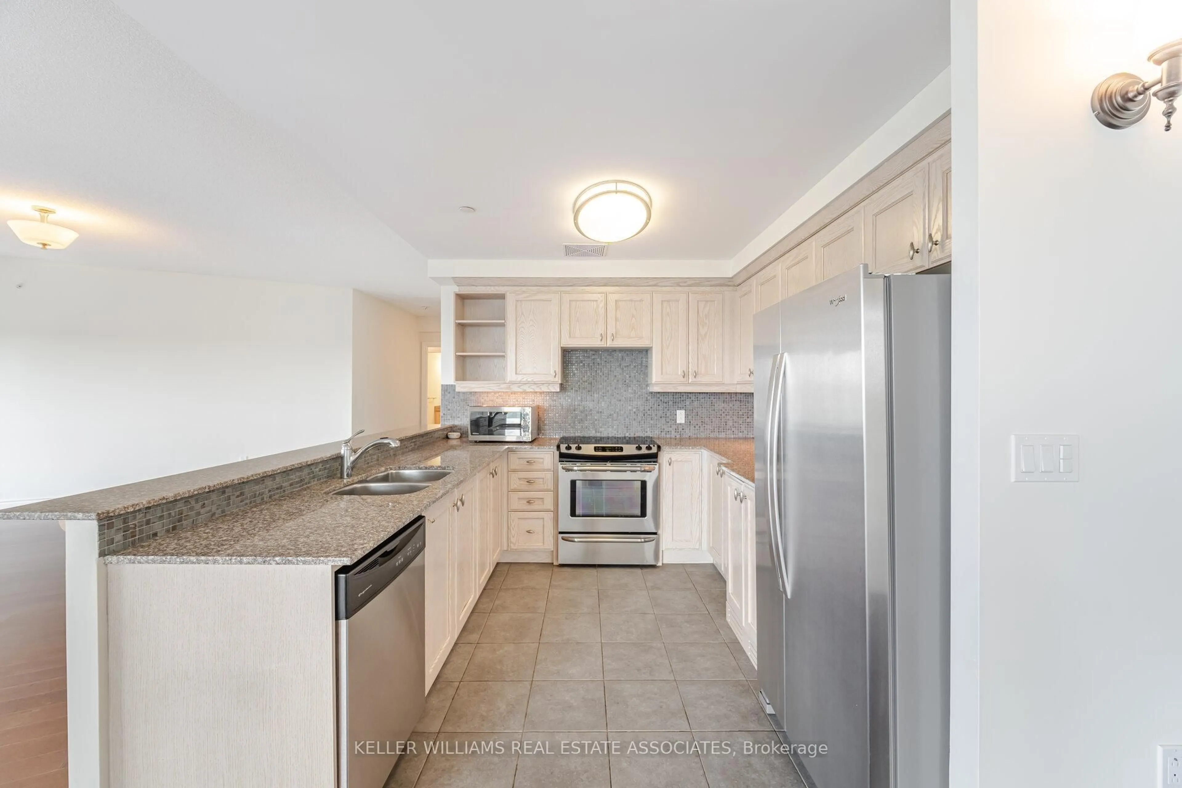 Standard kitchen, unknown for 1665 The Collegeway #1806, Mississauga Ontario L5L 0A9