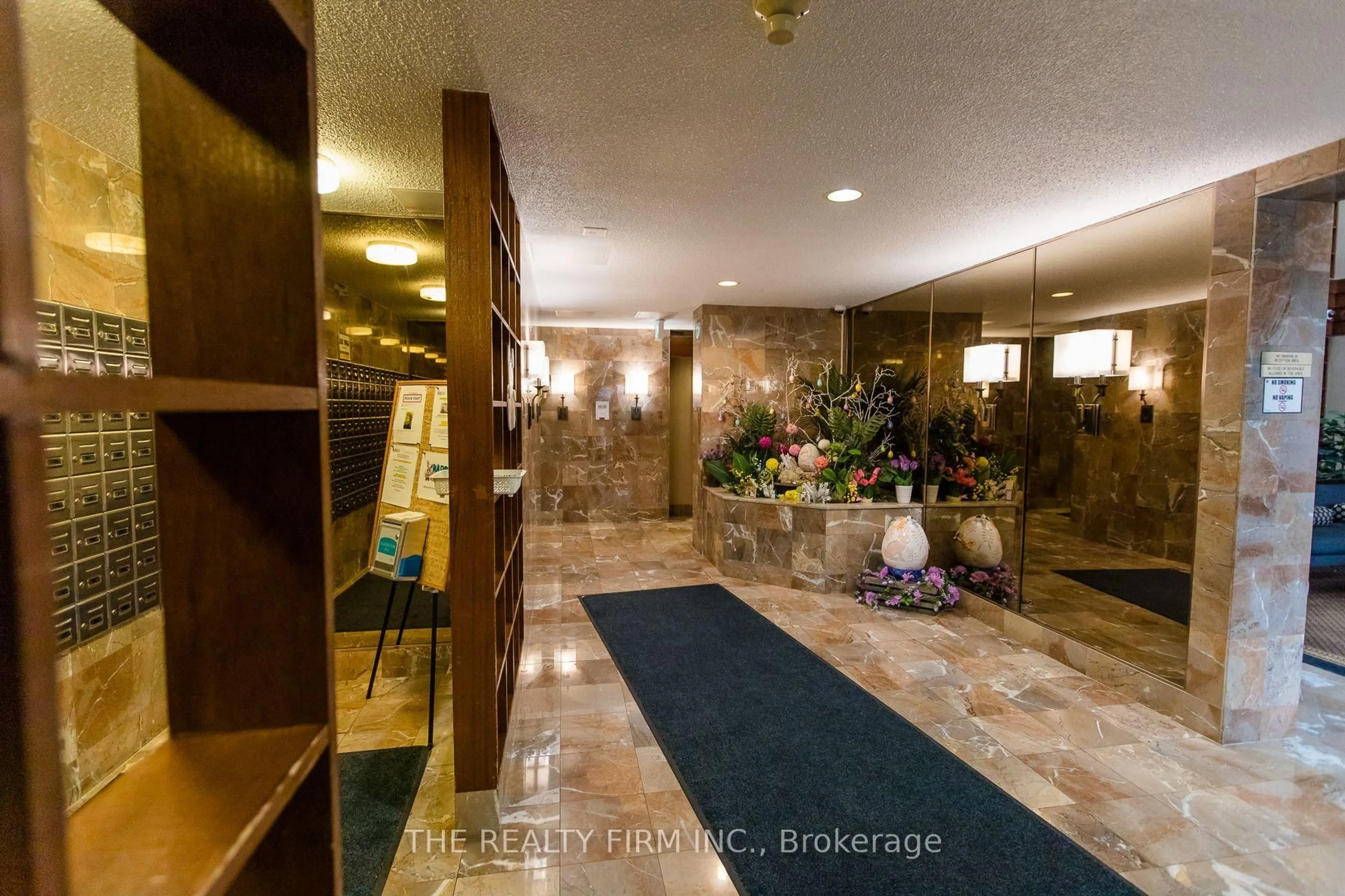 Lobby for 100 County Court Blvd #406, Brampton Ontario L6W 3X1