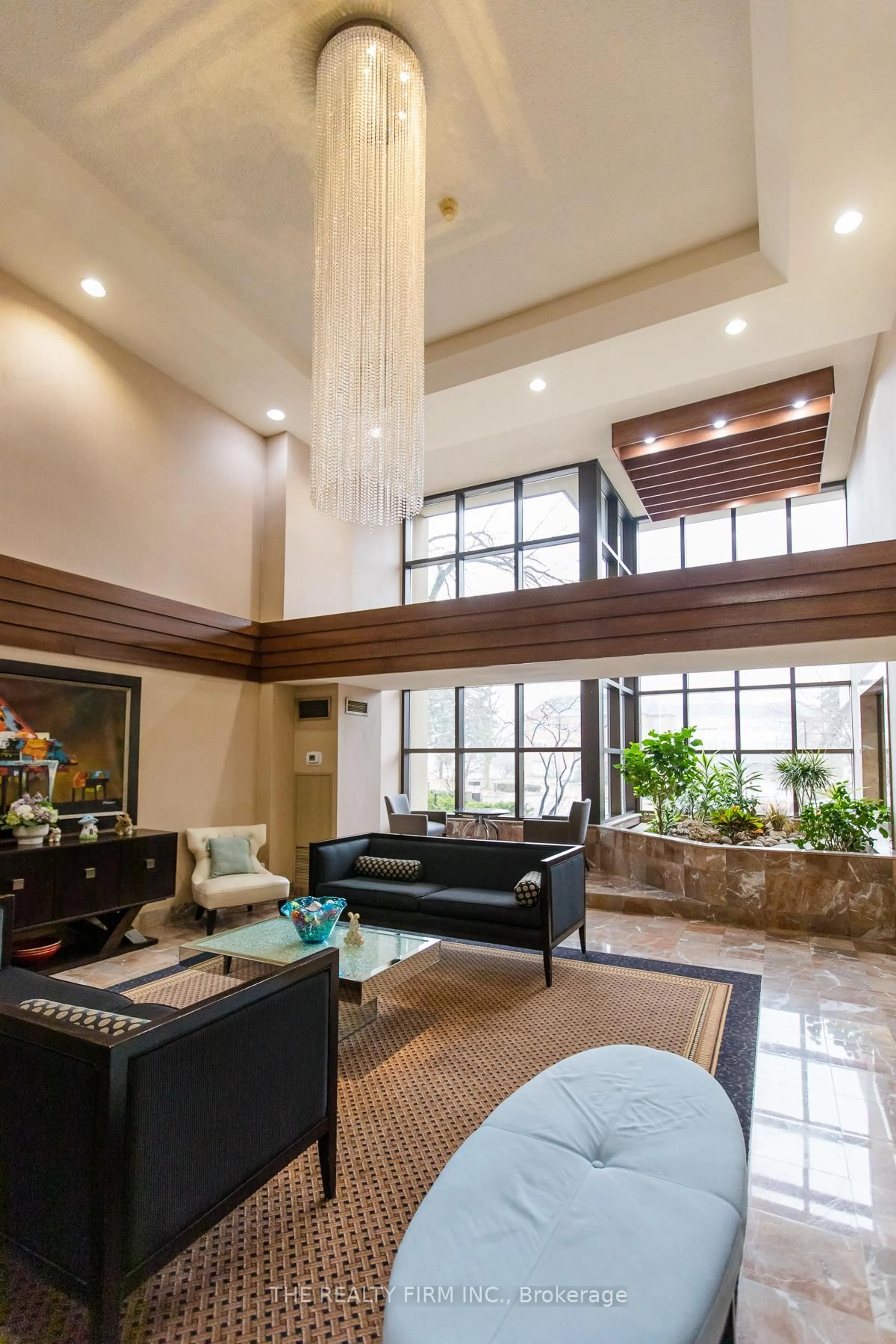 Lobby for 100 County Court Blvd #406, Brampton Ontario L6W 3X1