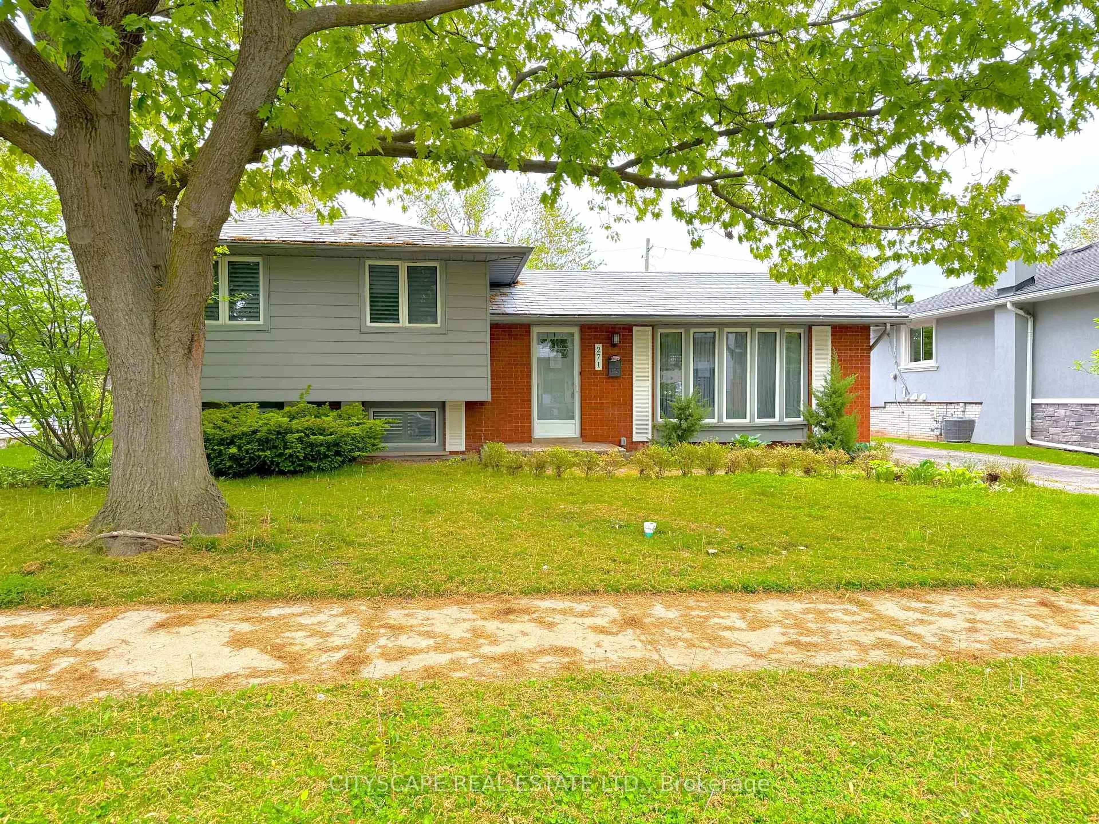 Home with vinyl exterior material, street for 271 Cheltenham Rd, Burlington Ontario L7L 4H6