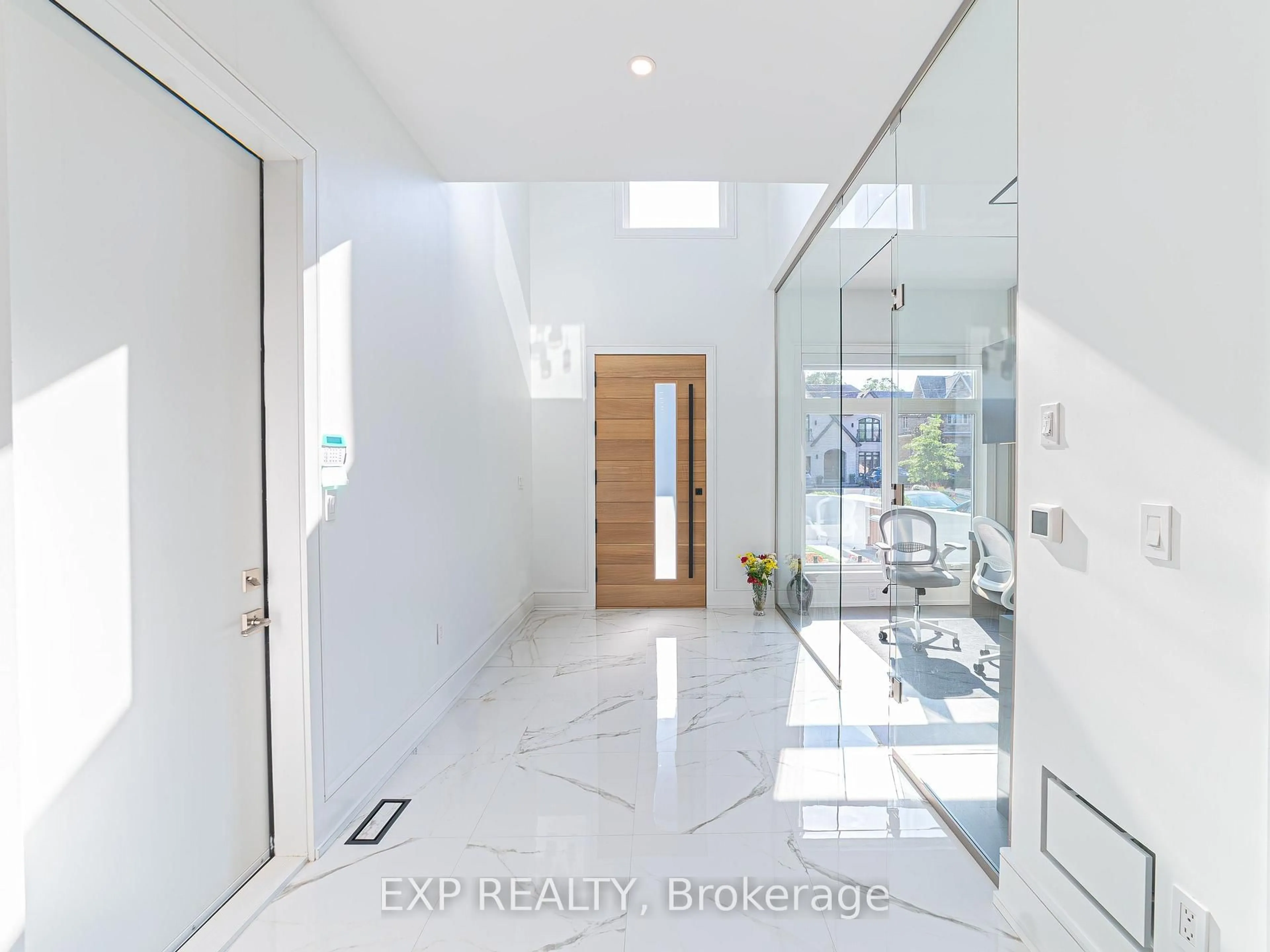Indoor entryway for 27 Prennan Ave, Toronto Ontario M9B 4B7