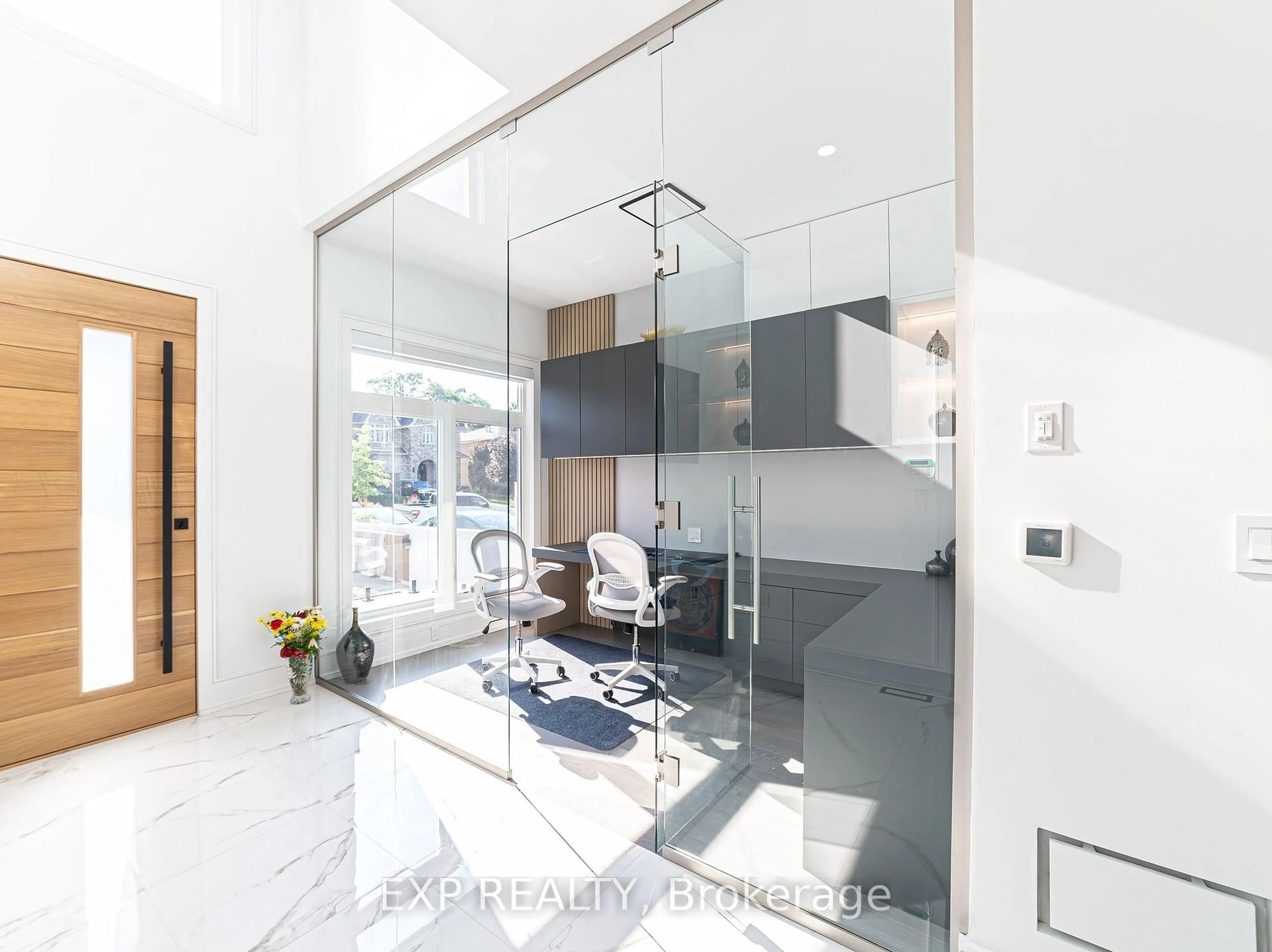 Indoor foyer for 27 Prennan Ave, Toronto Ontario M9B 4B7