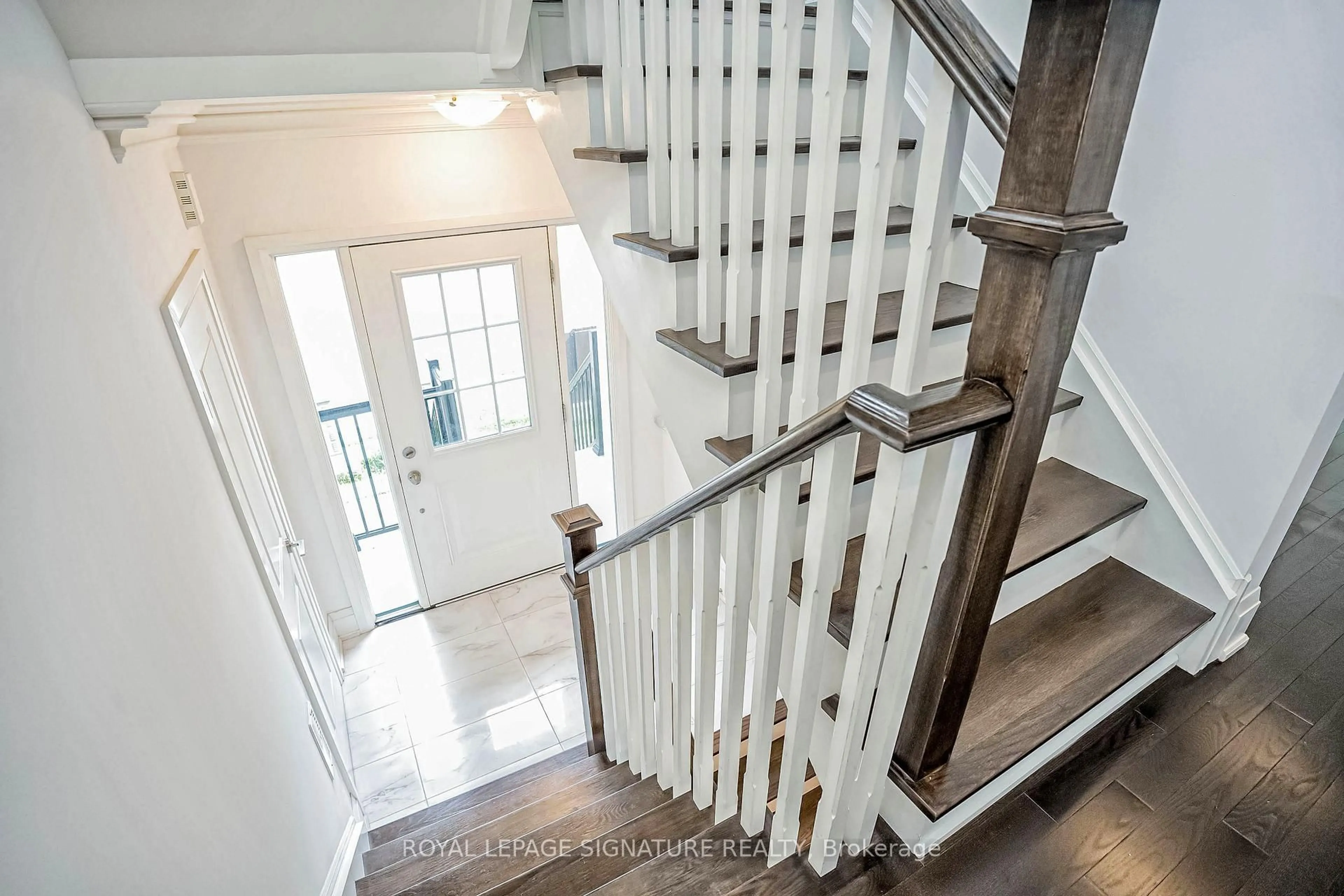 Stairs for 28 Elder Ave, Toronto Ontario M8W 1S4