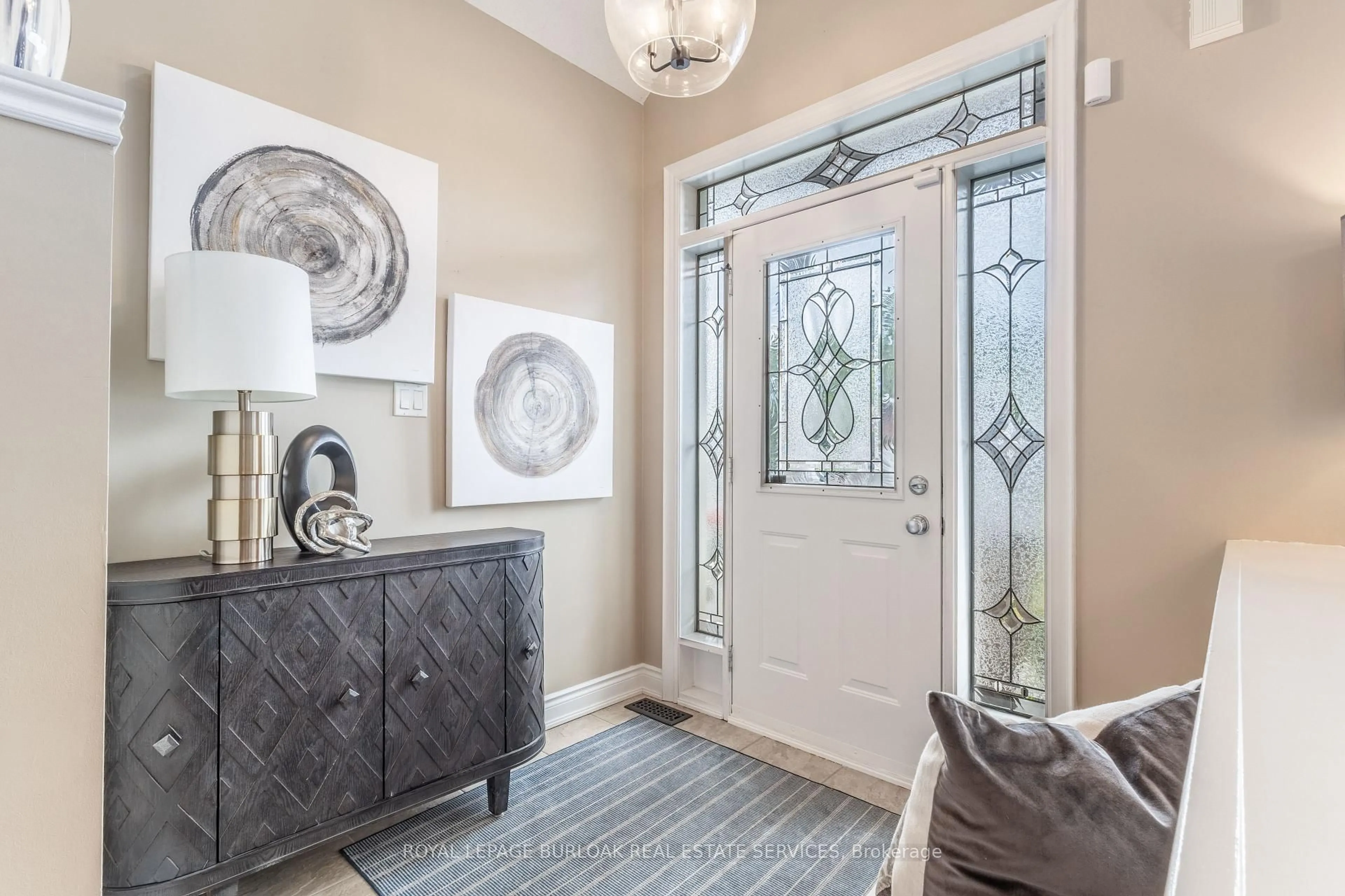 Indoor entryway for 3329 Springflower Way, Oakville Ontario L6L 6V1