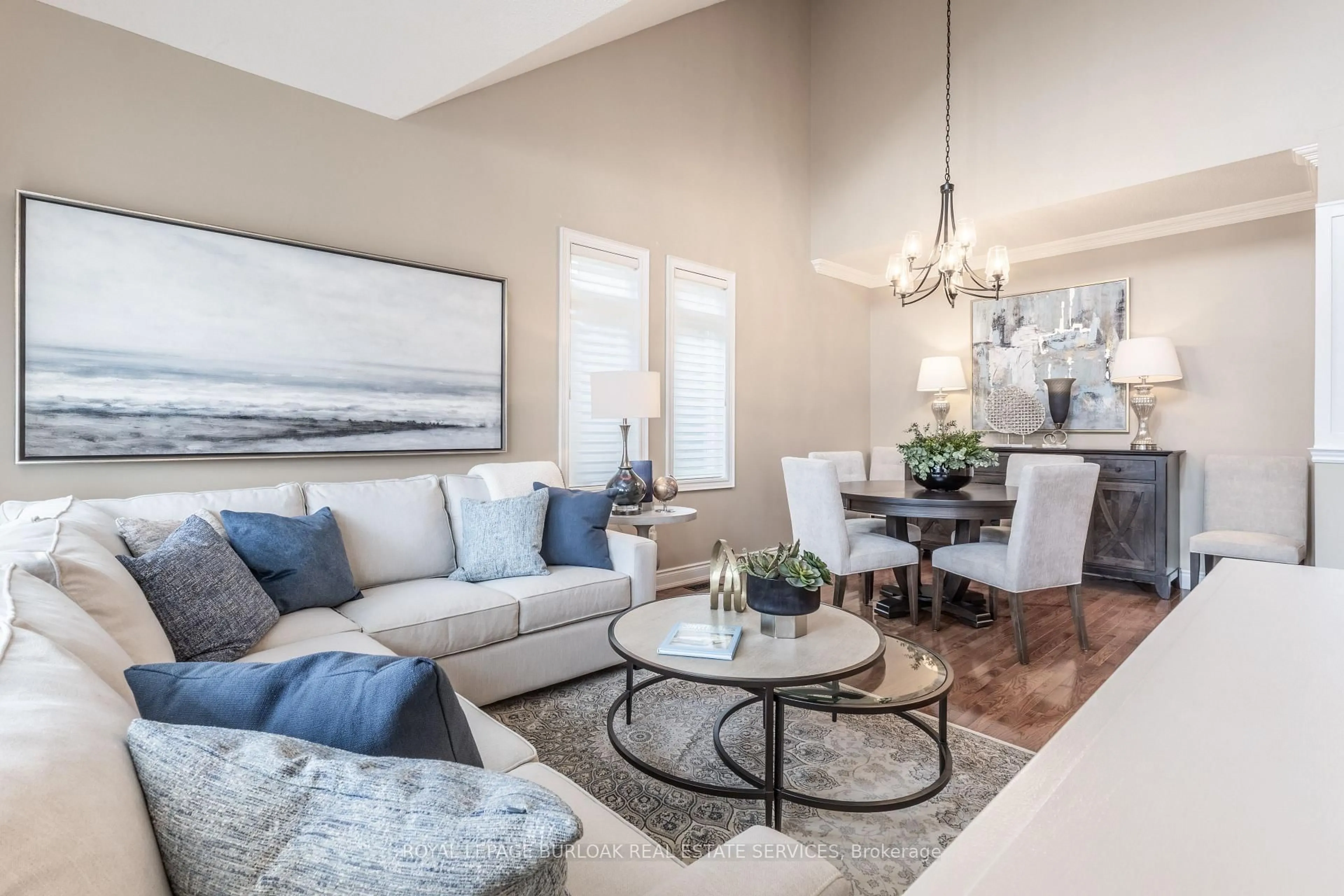 Living room with furniture, unknown for 3329 Springflower Way, Oakville Ontario L6L 6V1