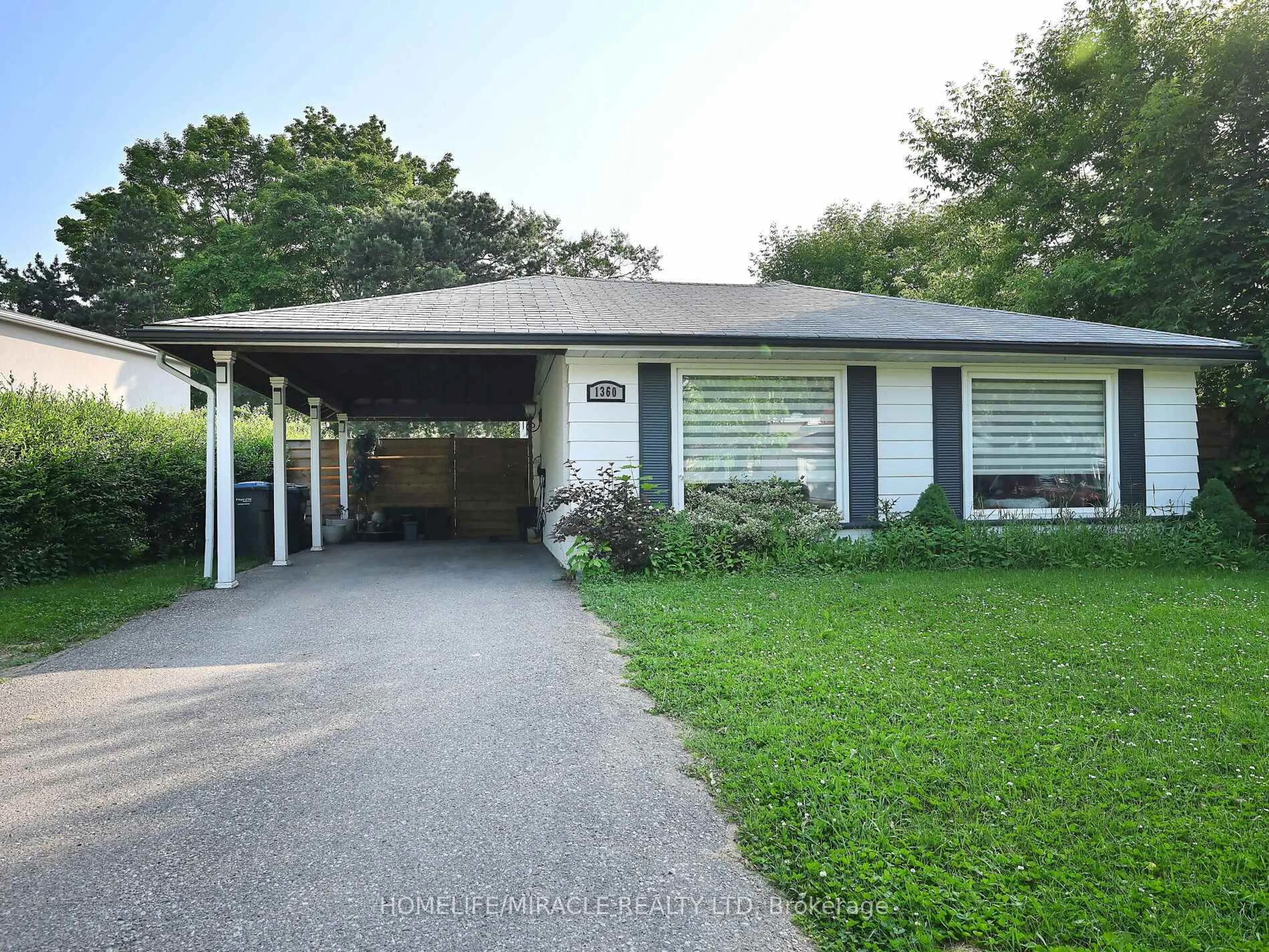 Home with vinyl exterior material, street for 1360 Glen Rutley Circ, Mississauga Ontario L4X 1Z6