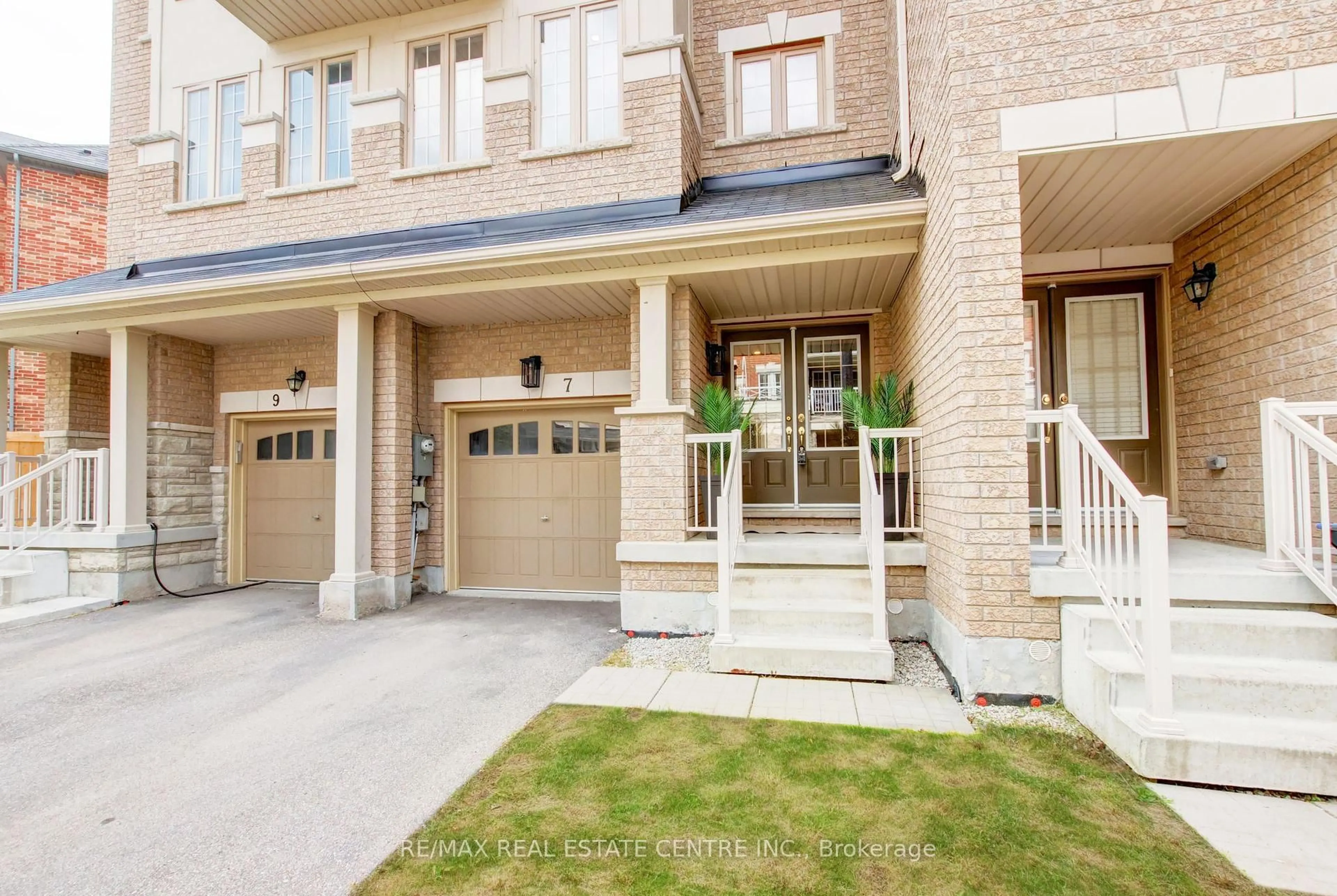 Unknown for 7 Rabbit Run Way, Brampton Ontario L6Z 0J2