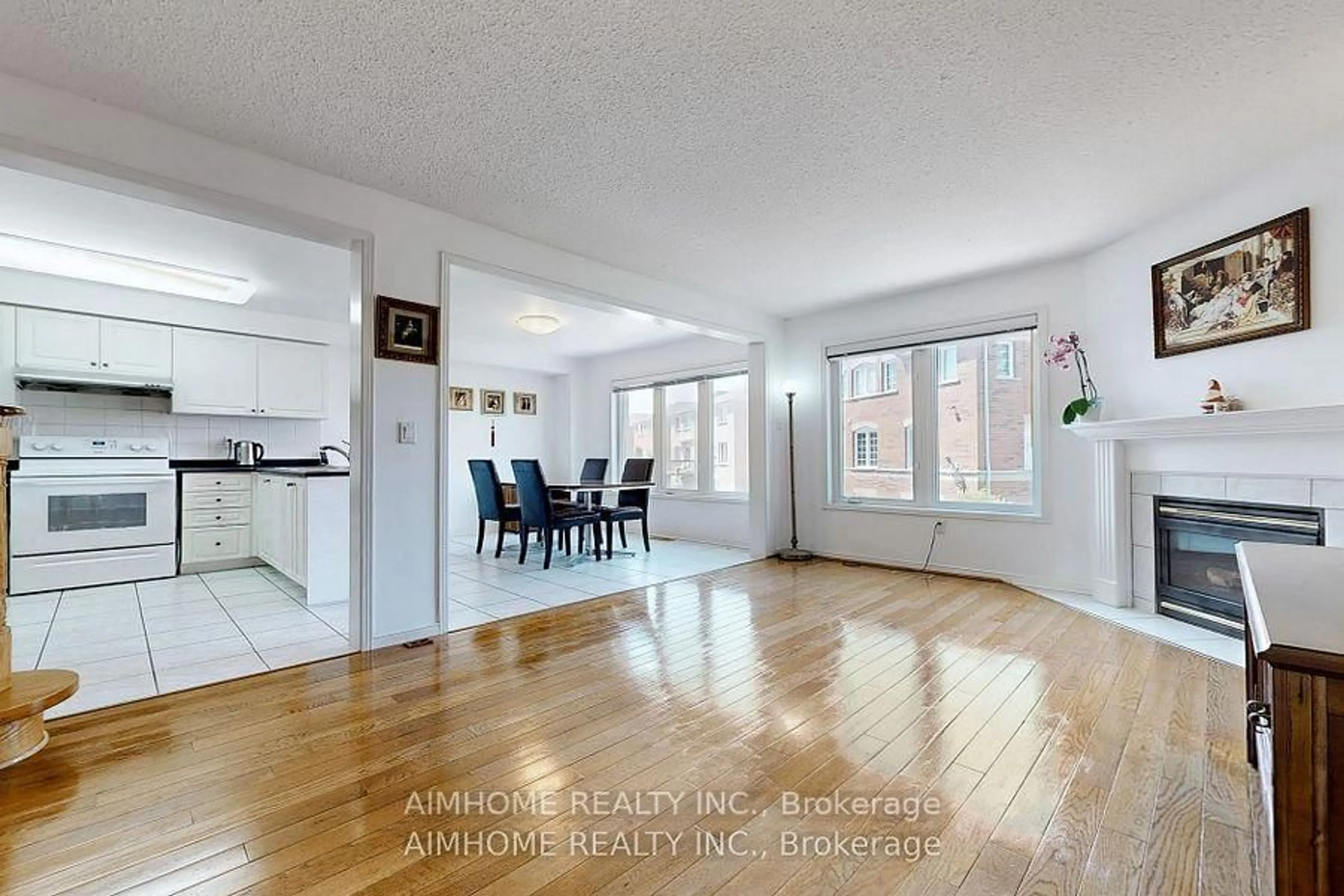 A pic of a room for 46 Via Torre Dr, Toronto Ontario M6M 5J8