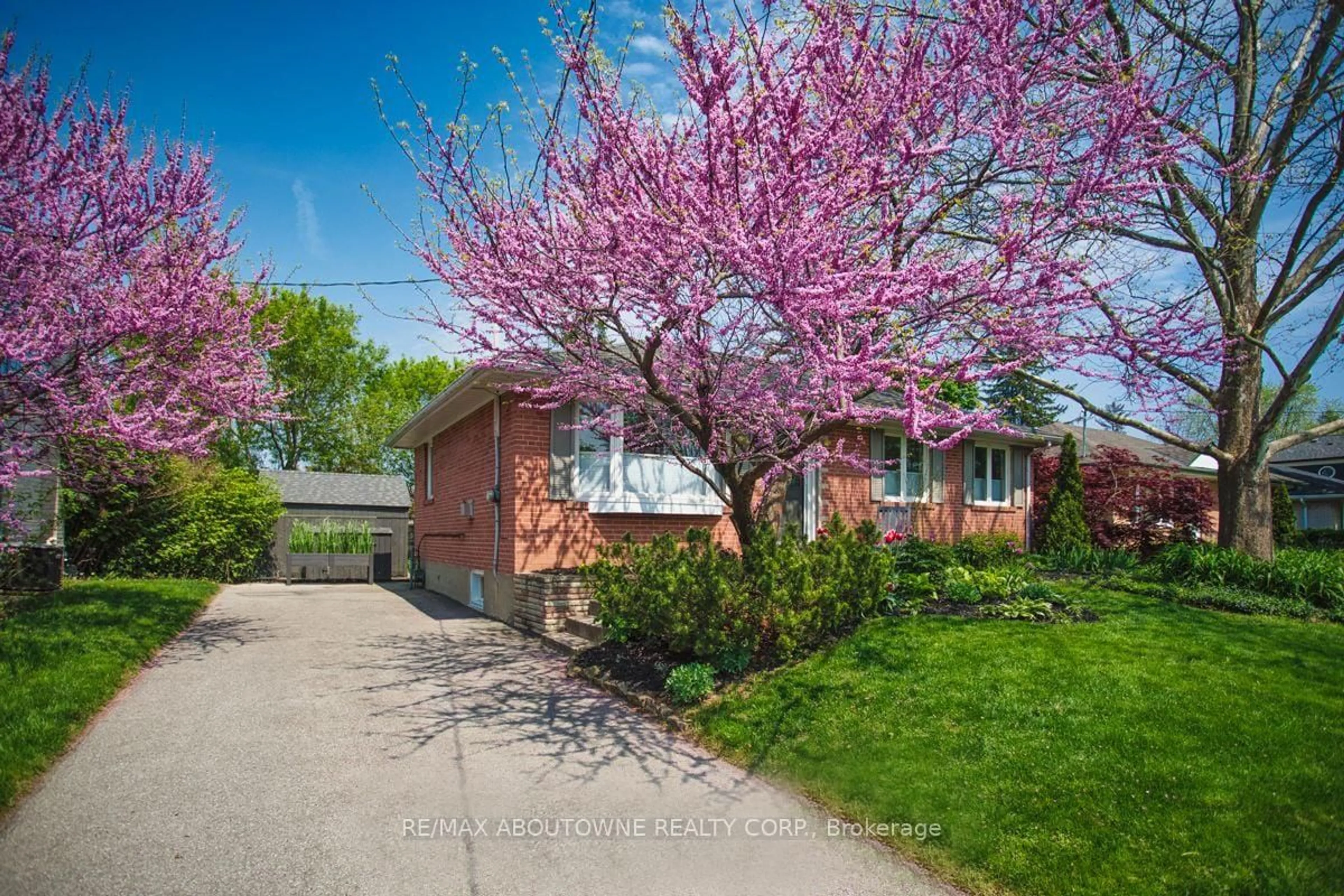 Home with brick exterior material, street for 583 Taplow Cres, Oakville Ontario L6L 4V9