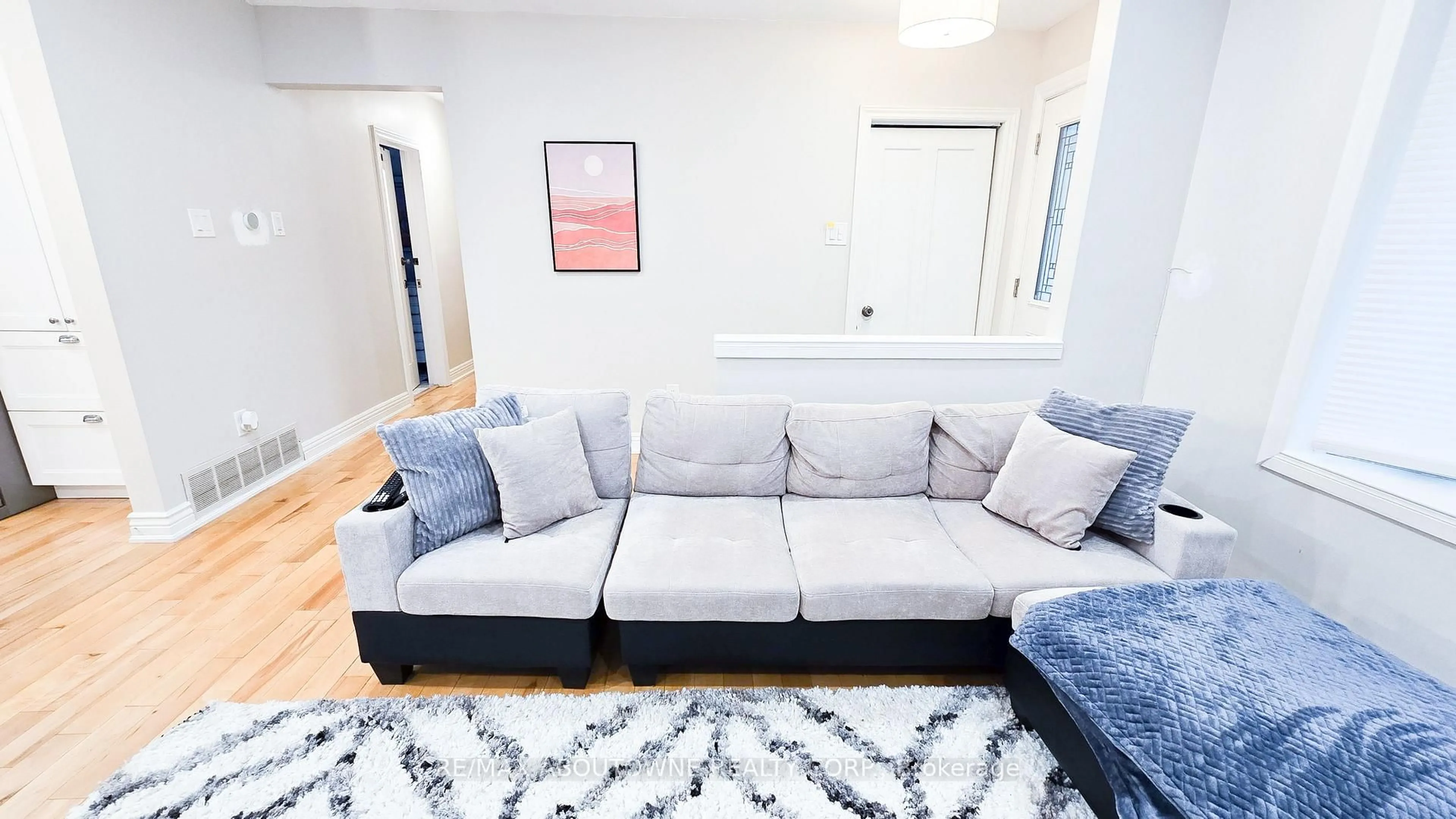 Living room with furniture, unknown for 583 Taplow Cres, Oakville Ontario L6L 4V9