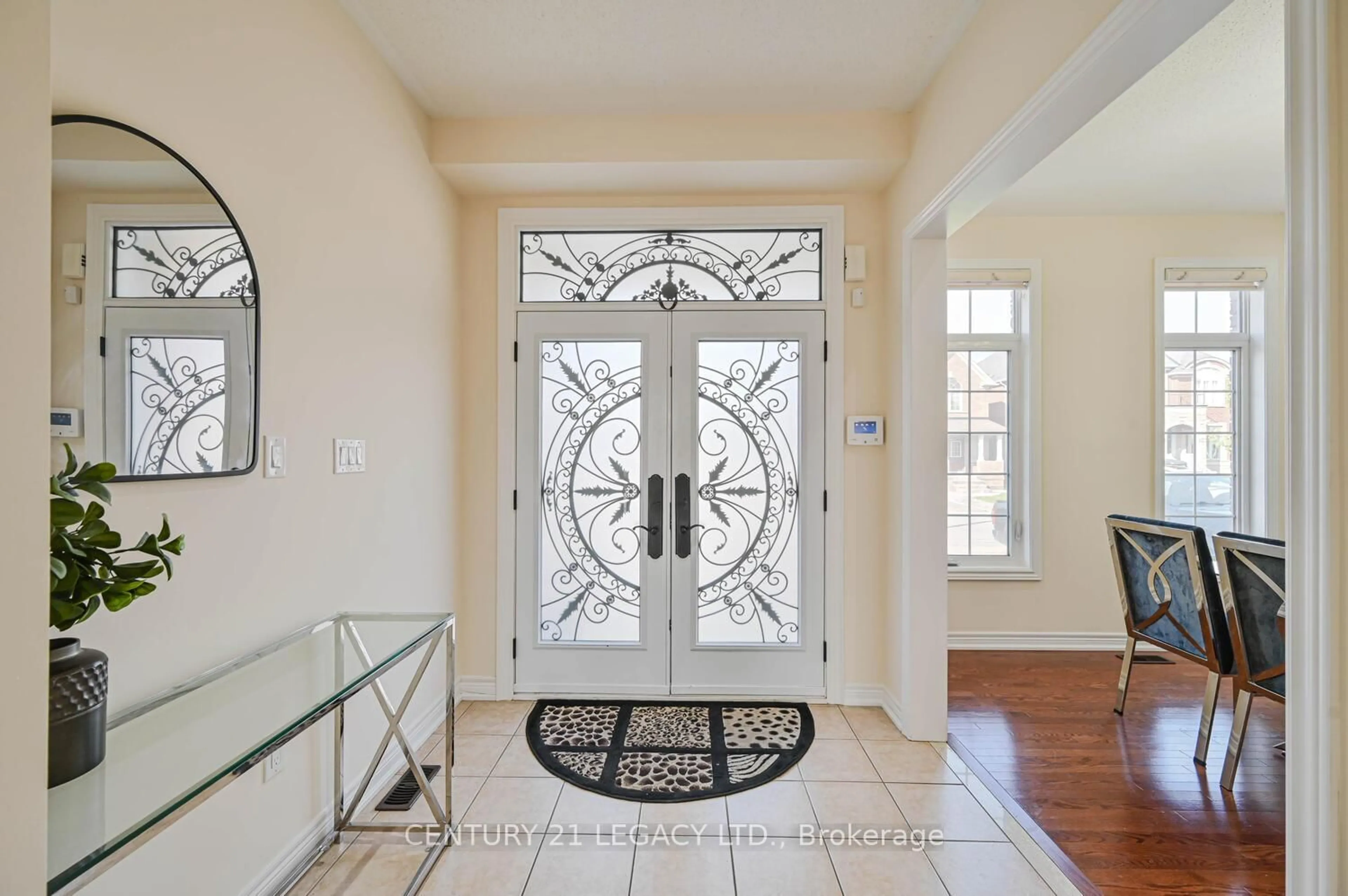 Indoor entryway for 58 Gamson Cres, Brampton Ontario L6R 0V6