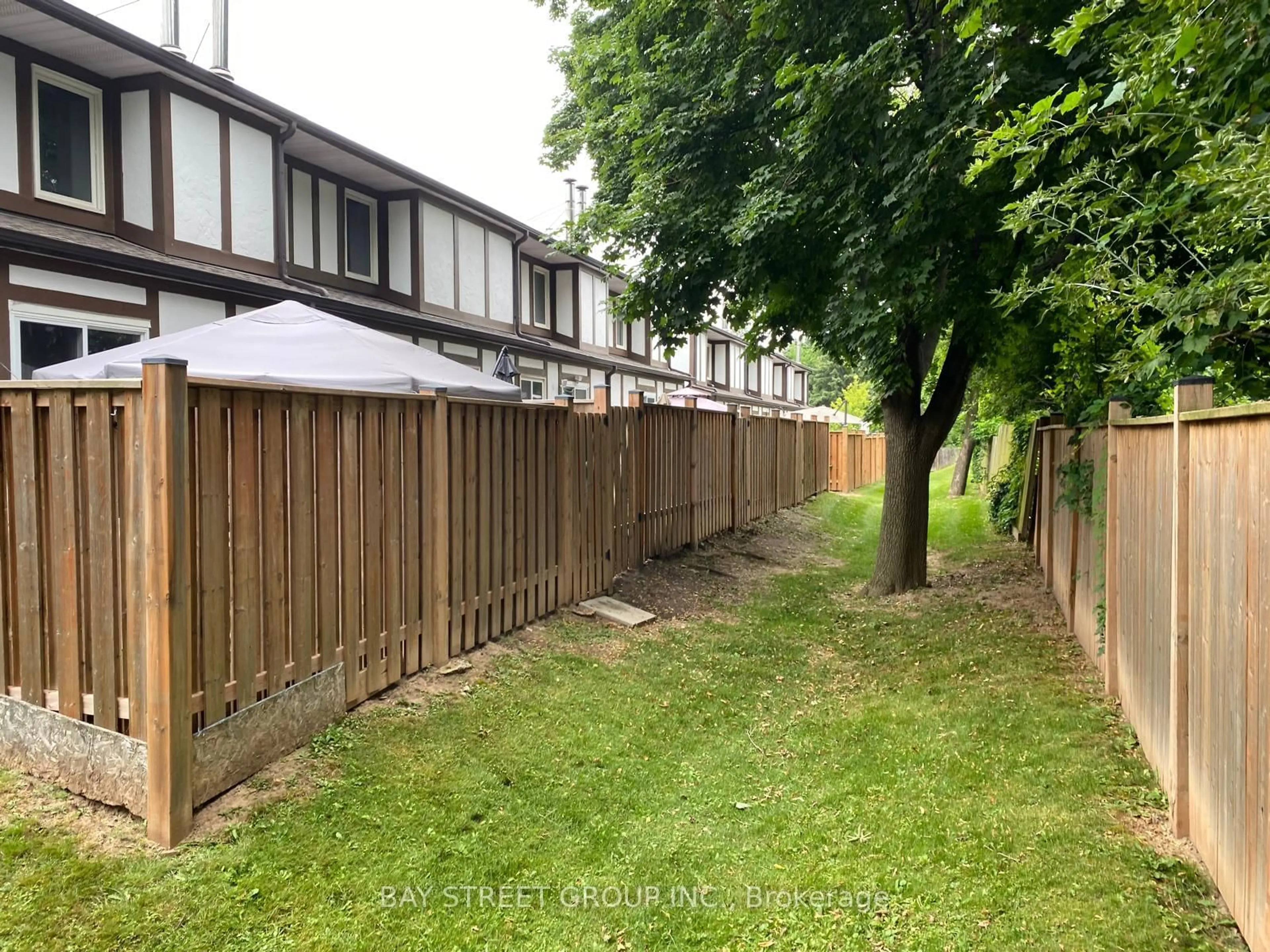 A pic from outside/outdoor area/front of a property/back of a property/a pic from drone, street for 2200 Glenwood School Dr #28, Burlington Ontario L7R 4H7