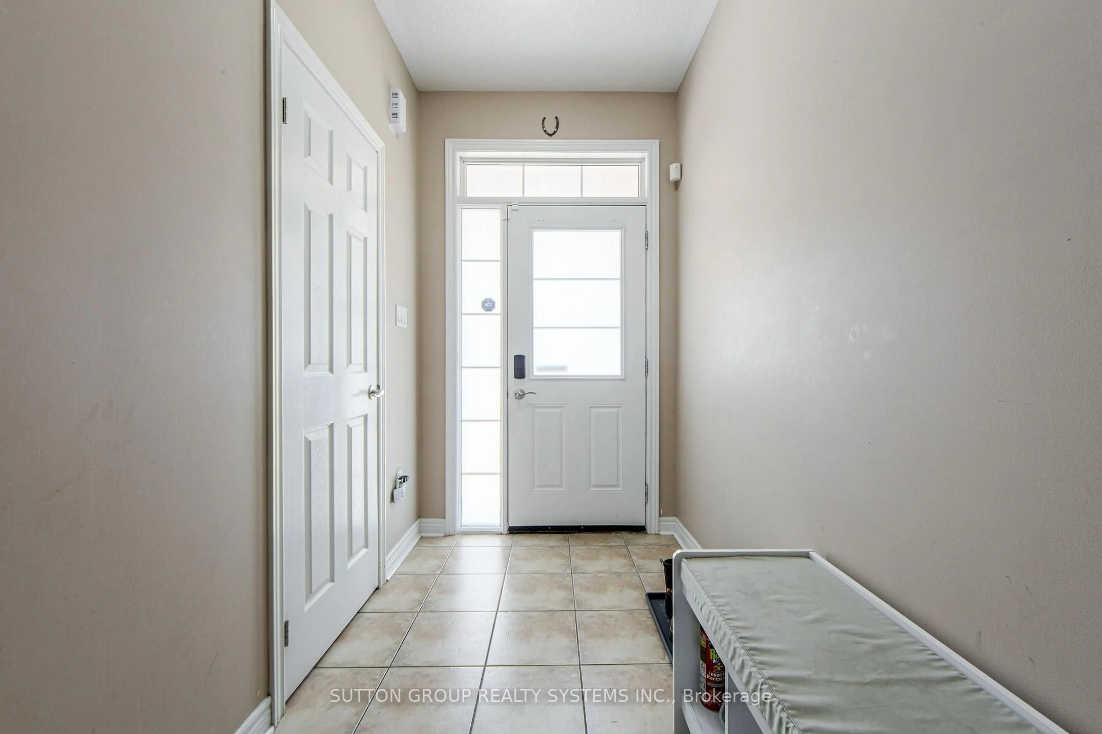 Indoor entryway for 2453 Grand Oak Tr, Oakville Ontario L6M 0J3