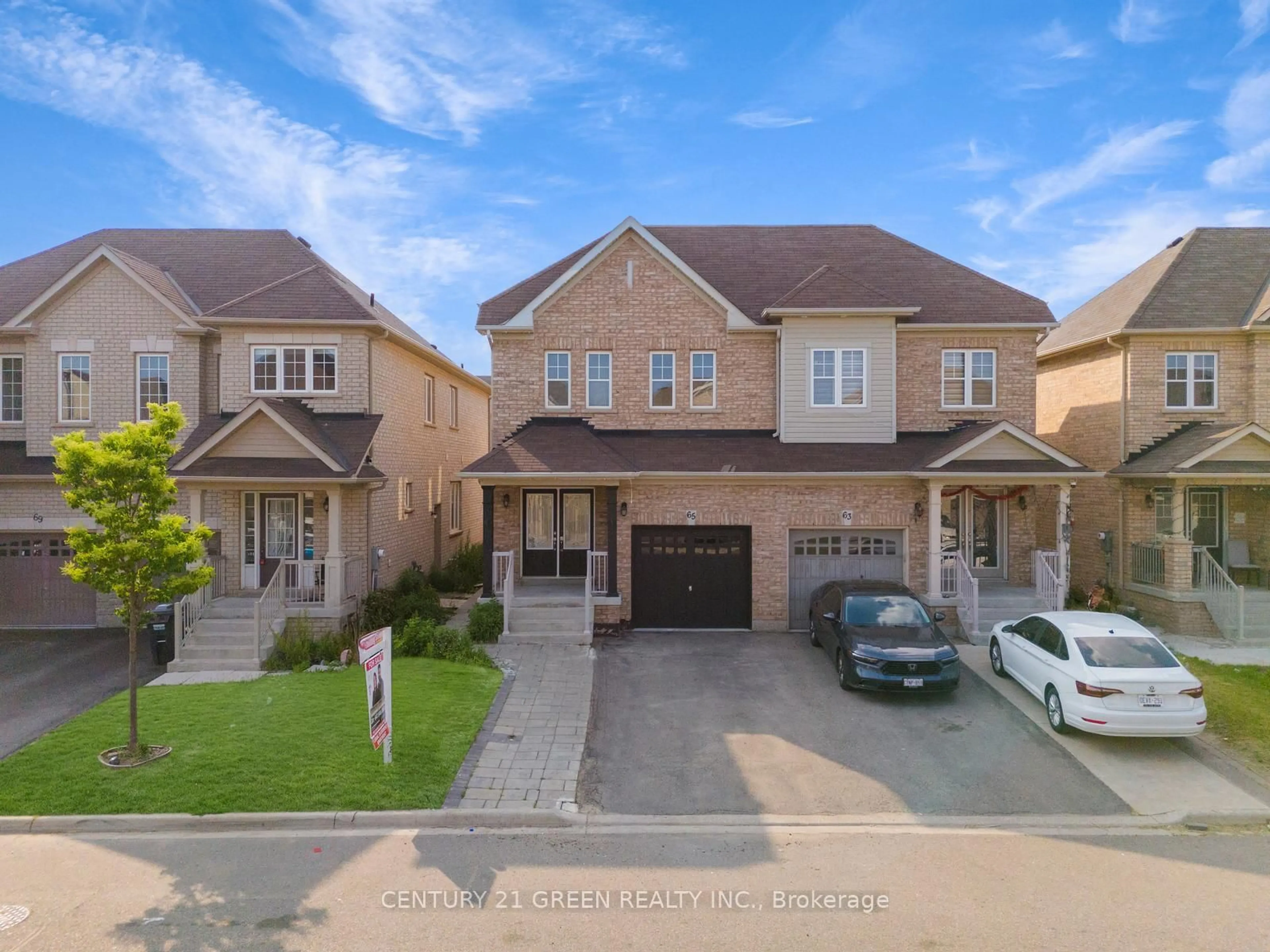 A pic from outside/outdoor area/front of a property/back of a property/a pic from drone, street for 65 Yardley Cres, Brampton Ontario L6X 5L7