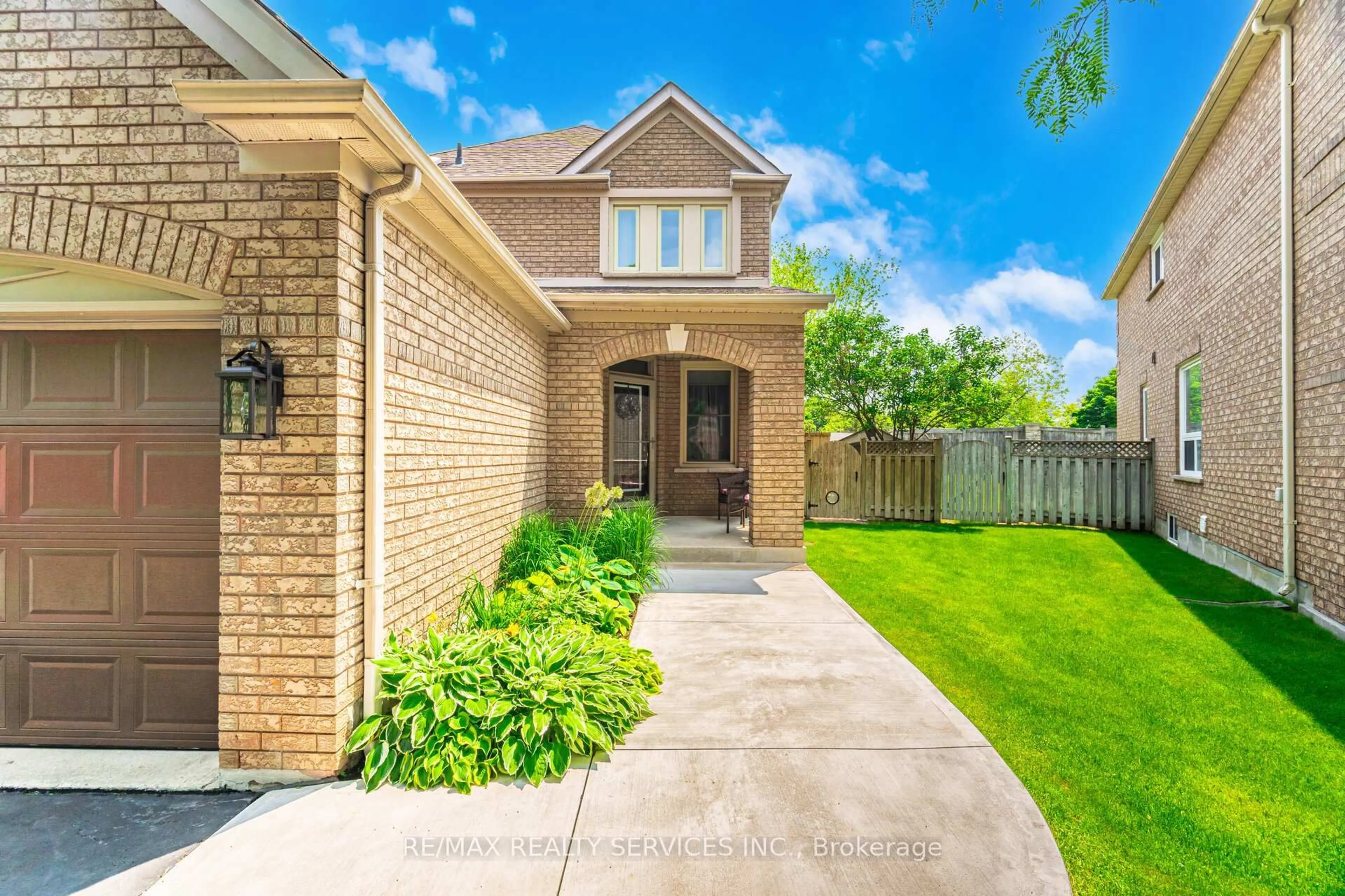Home with brick exterior material, street for 8 Inwood Pl, Brampton Ontario L6R 1T2