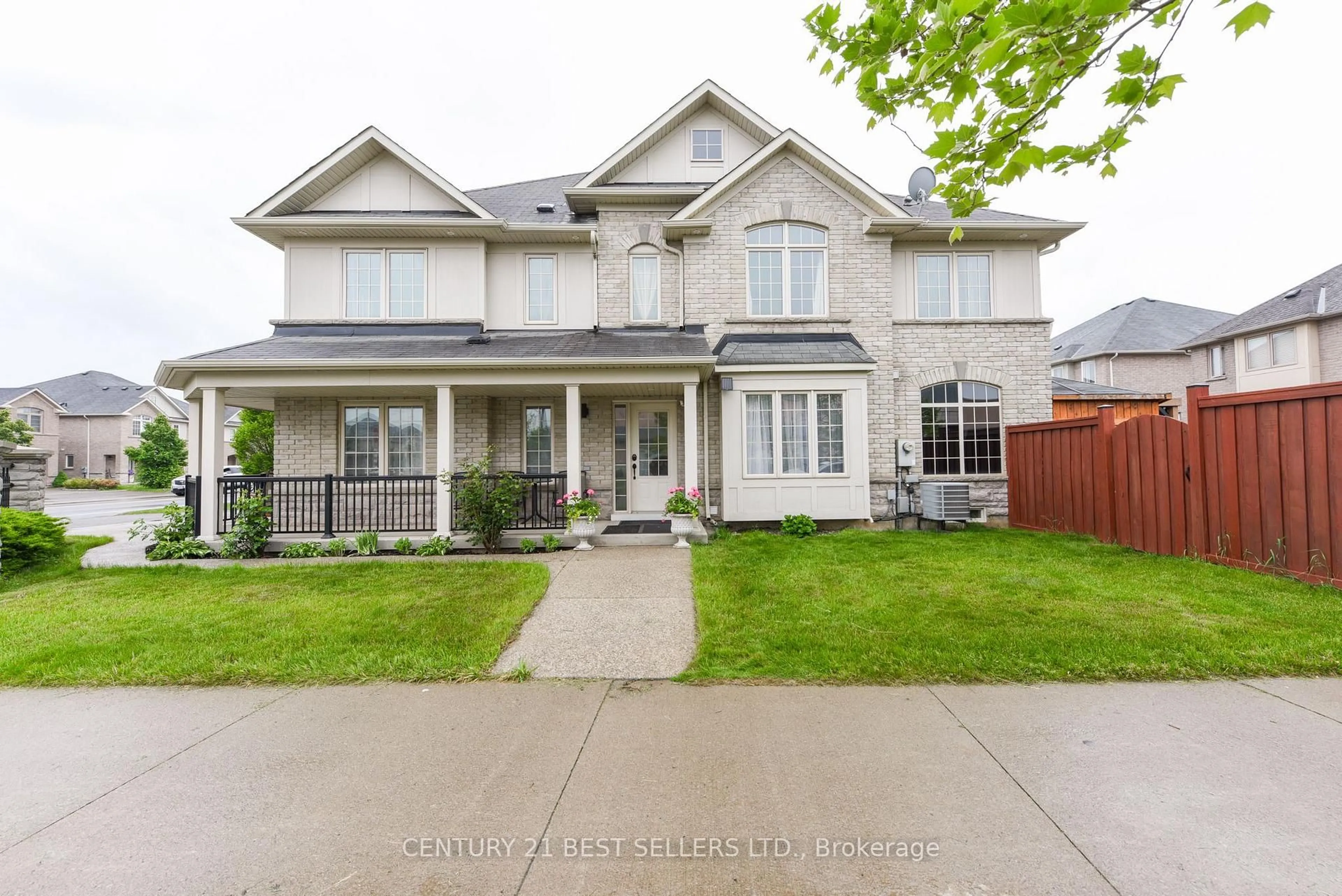 Home with vinyl exterior material, street for 4247 Thomas Alton Blvd, Burlington Ontario L7M 0N6