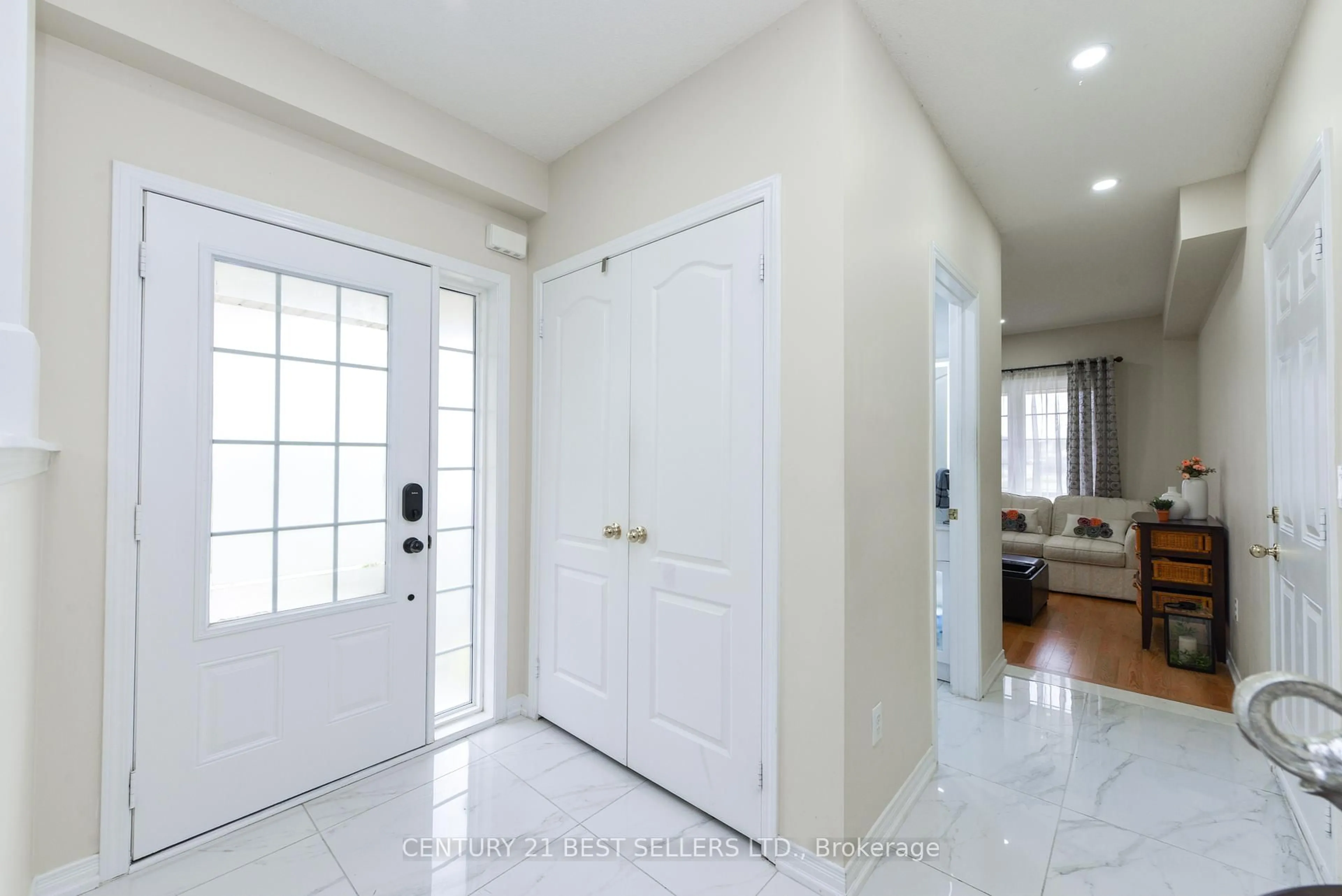 Indoor entryway for 4247 Thomas Alton Blvd, Burlington Ontario L7M 0N6