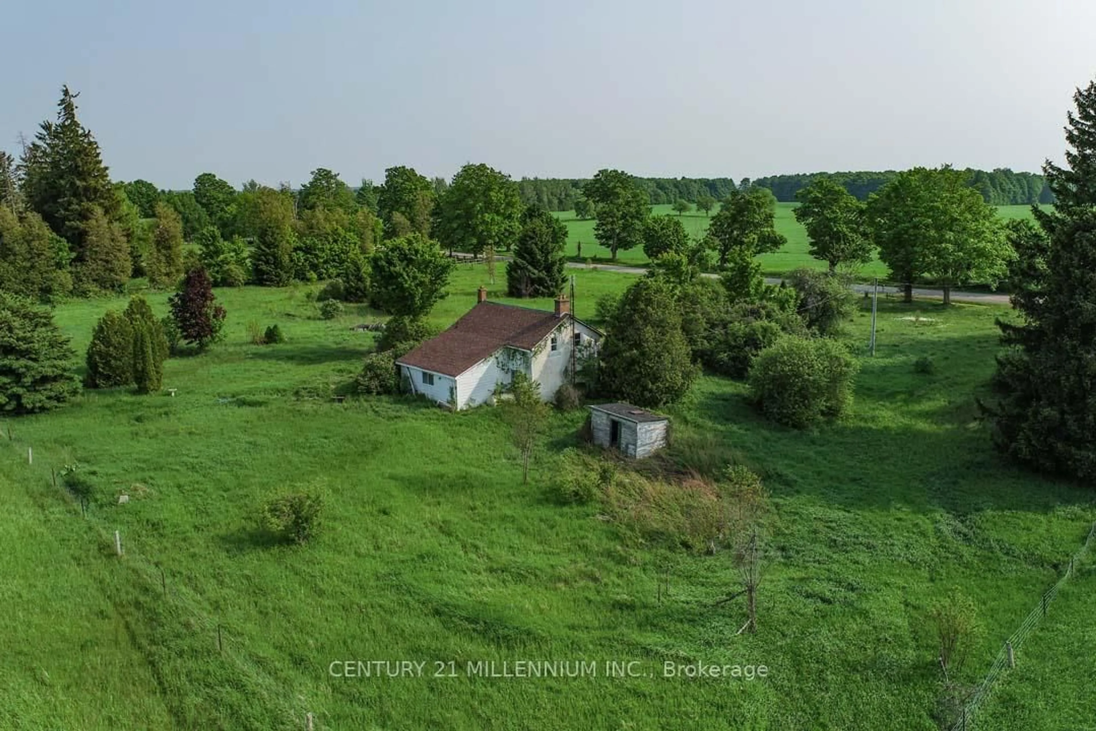A pic from outside/outdoor area/front of a property/back of a property/a pic from drone, unknown for 18323 Shaws Creek Rd, Caledon Ontario L7K 1L2