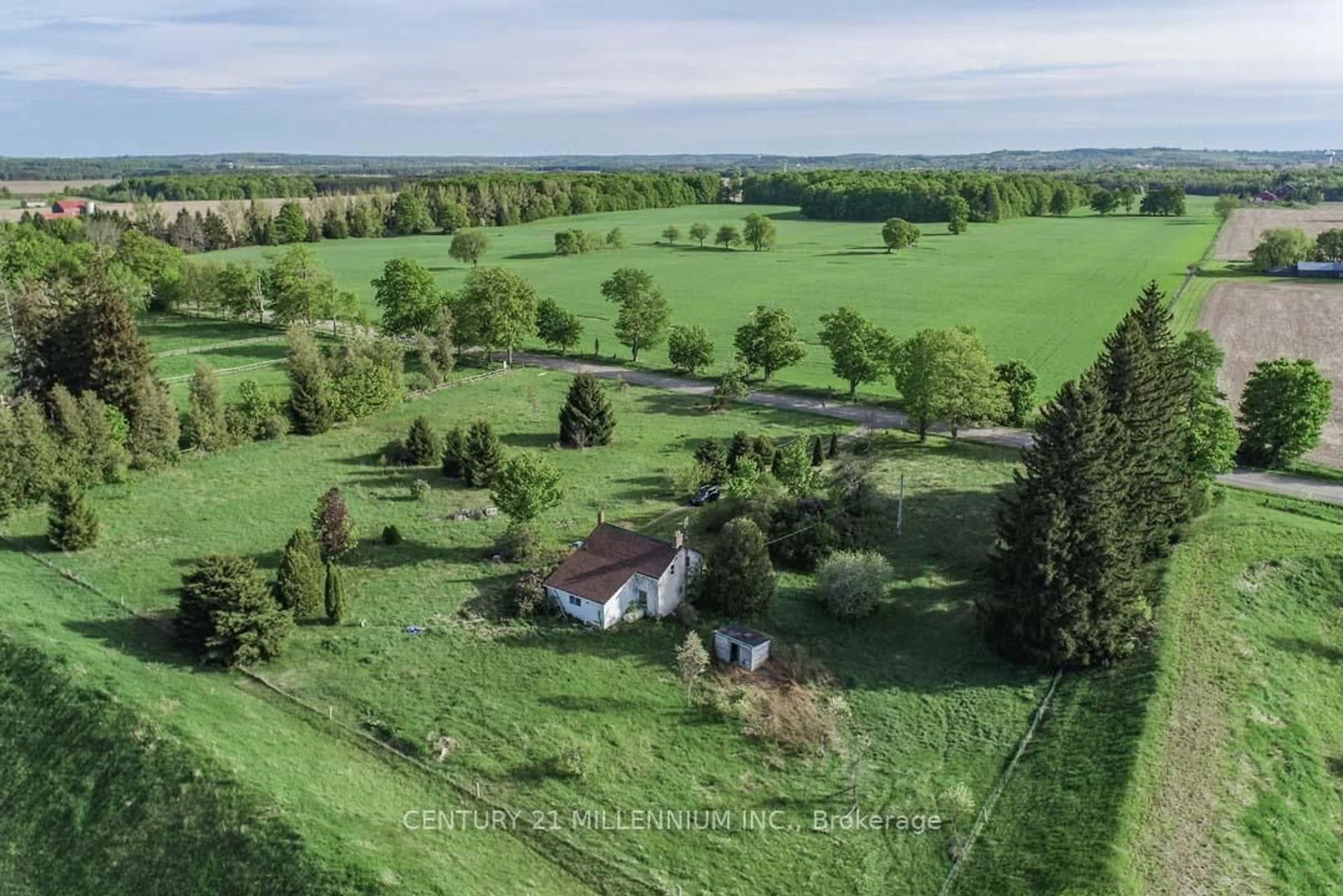A pic from outside/outdoor area/front of a property/back of a property/a pic from drone, unknown for 18323 Shaws Creek Rd, Caledon Ontario L7K 1L2