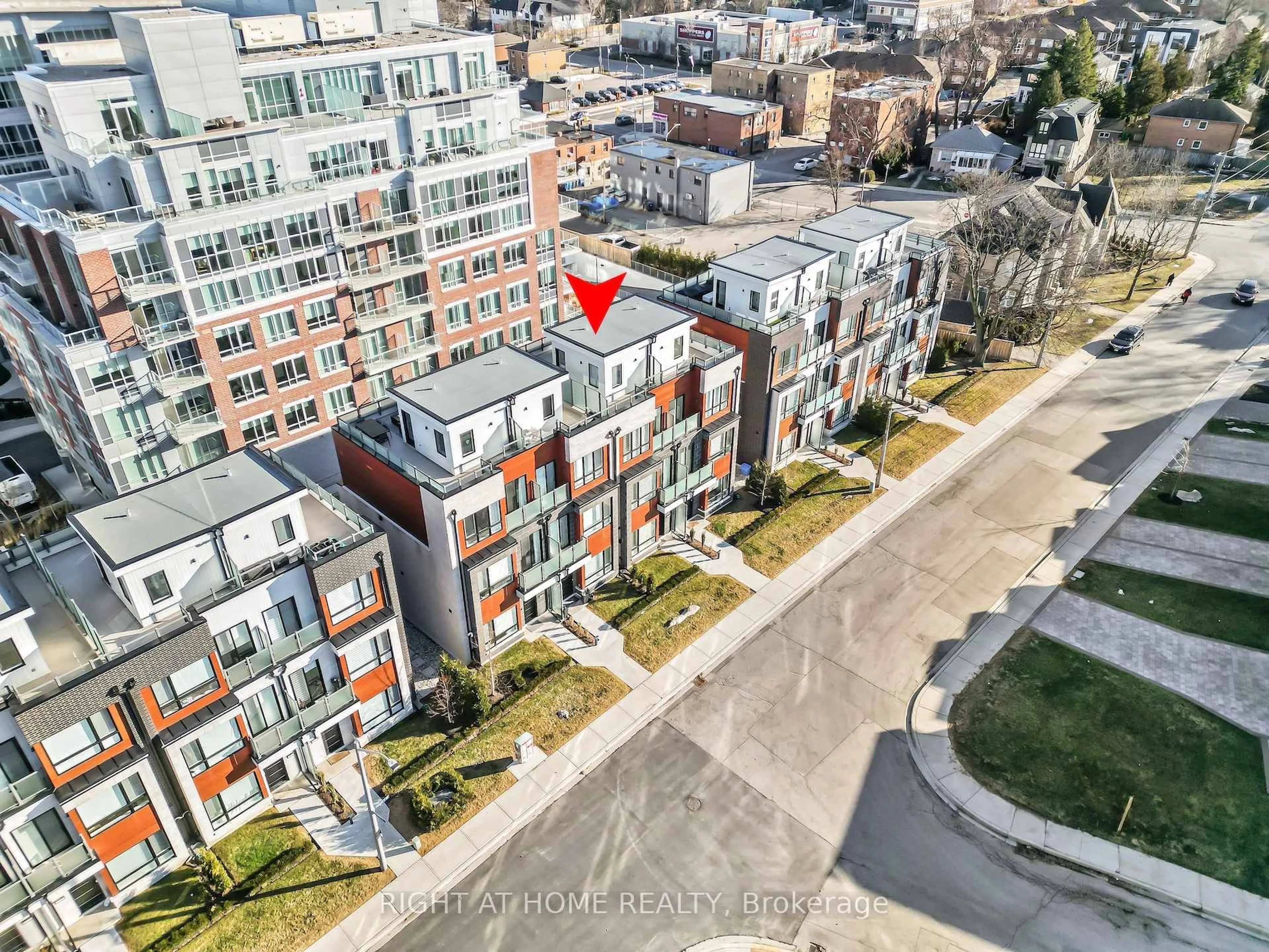 A pic from outside/outdoor area/front of a property/back of a property/a pic from drone, city buildings view from balcony for 135 High St, Mississauga Ontario L5H 1K4