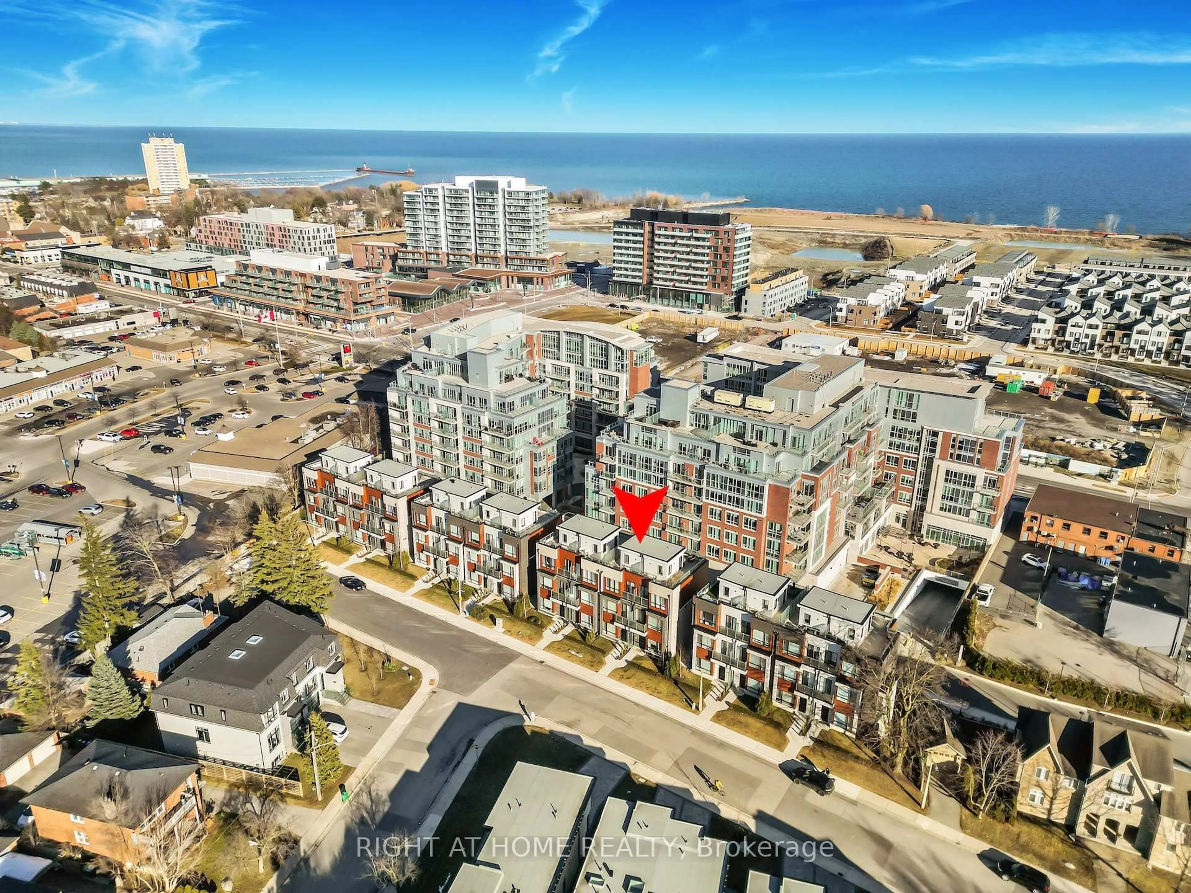A pic from outside/outdoor area/front of a property/back of a property/a pic from drone, city buildings view from balcony for 135 High St, Mississauga Ontario L5H 1K4