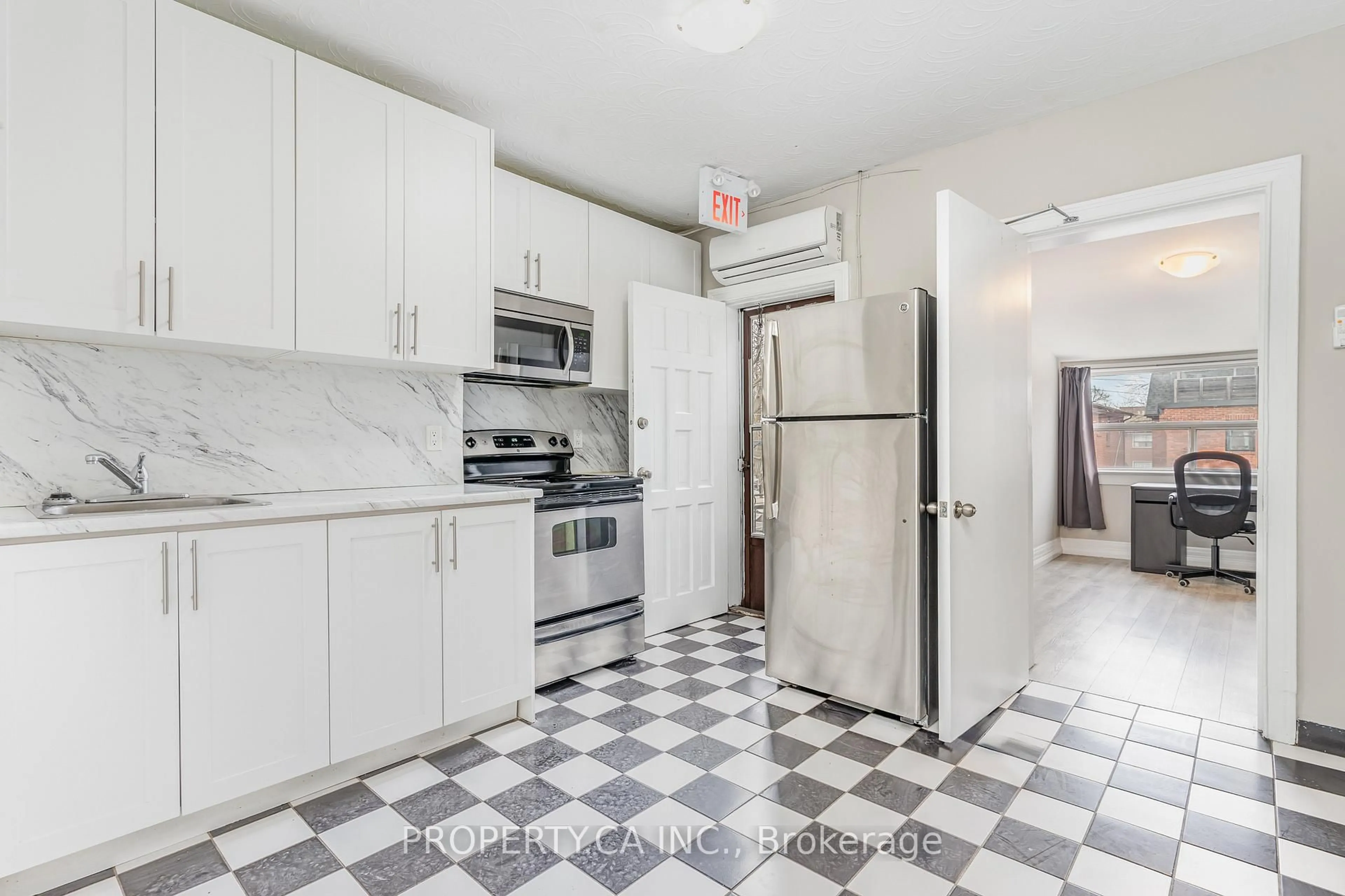 Standard kitchen, ceramic/tile floor for 463 St Clarens Ave, Toronto Ontario M6H 3W4
