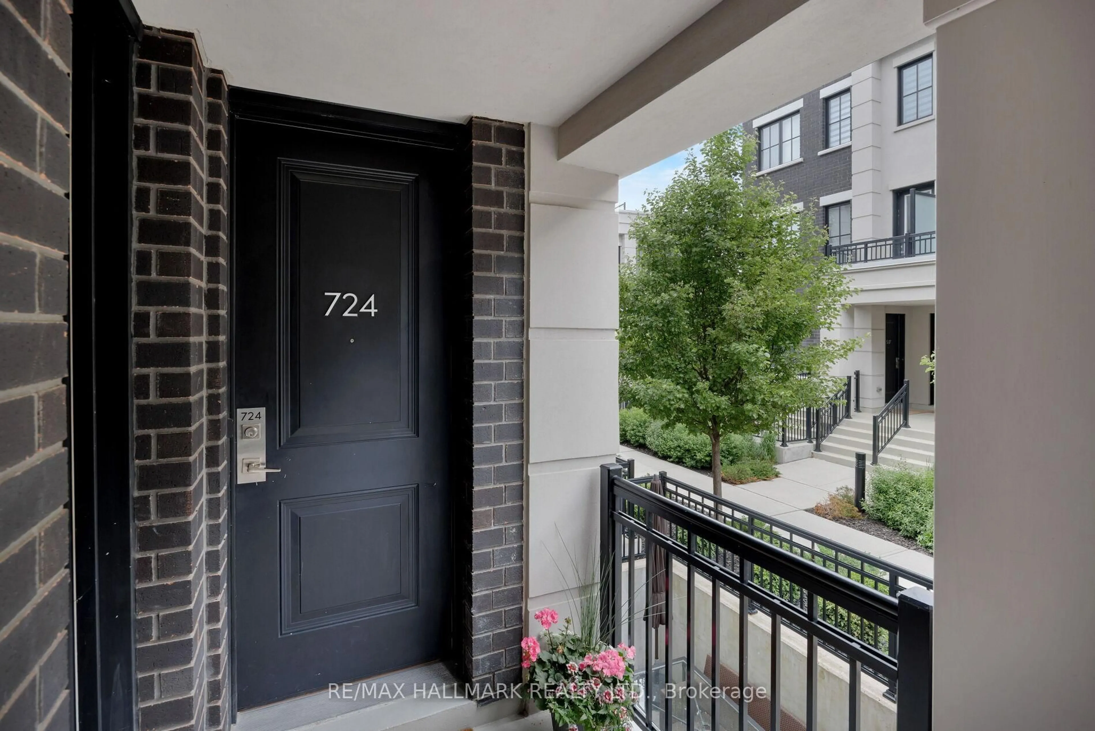 Unknown for 665 Cricklewood Dr #724, Mississauga Ontario L5G 0B9