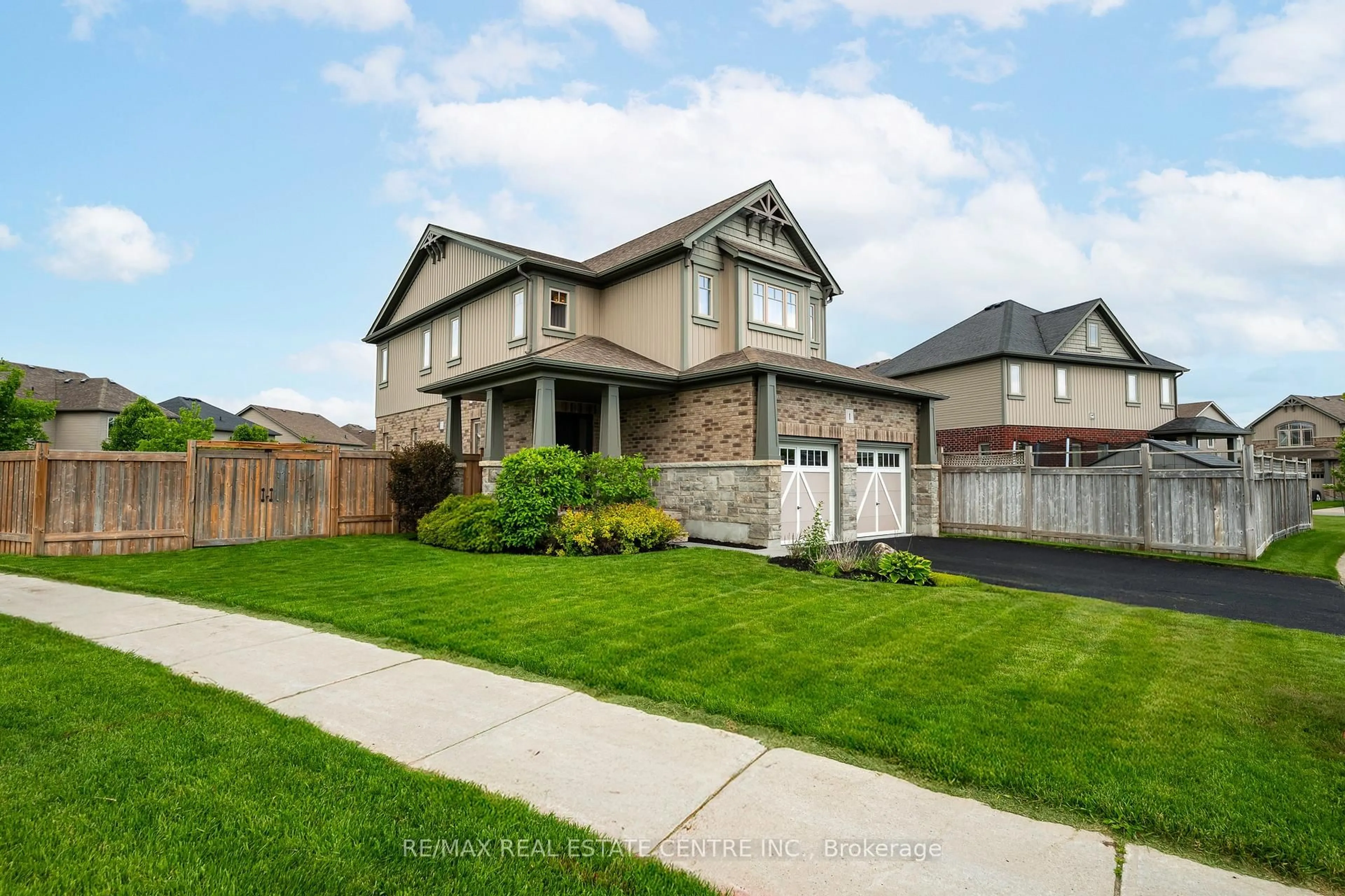Home with vinyl exterior material, street for 1 Wardlaw Ave, Orangeville Ontario L9W 6K1