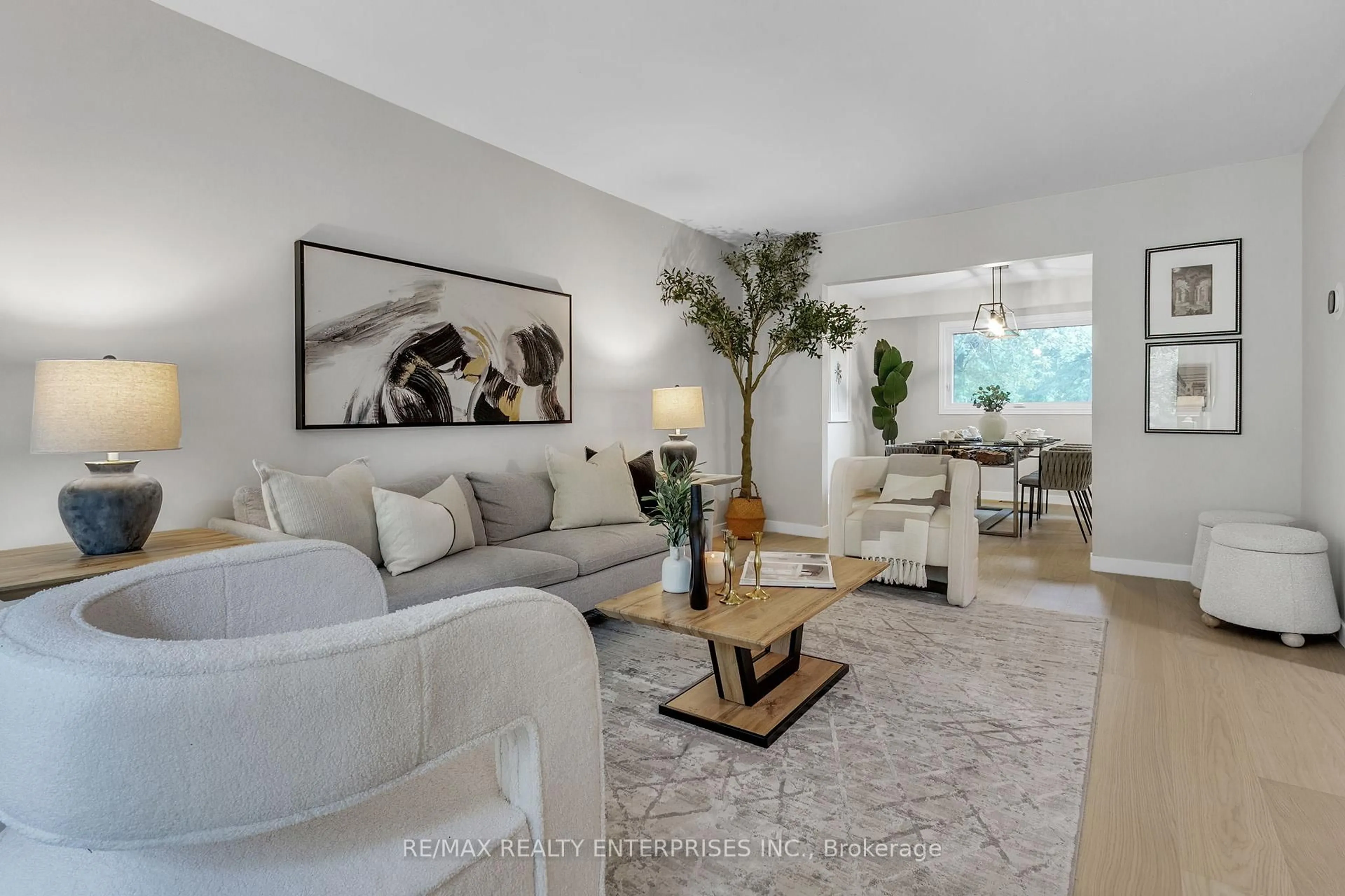 Living room with furniture, unknown for 3490 Pitch Pine Cres, Mississauga Ontario L5L 1P8