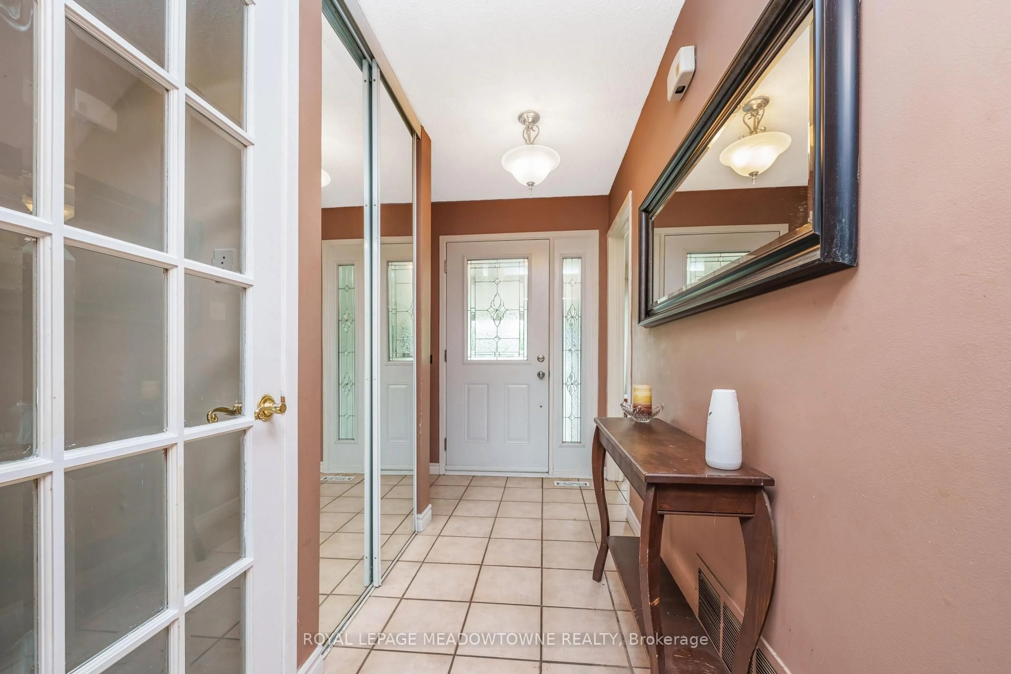 Indoor entryway for 48 Elmvale Ave, Brampton Ontario L6Z 1A5