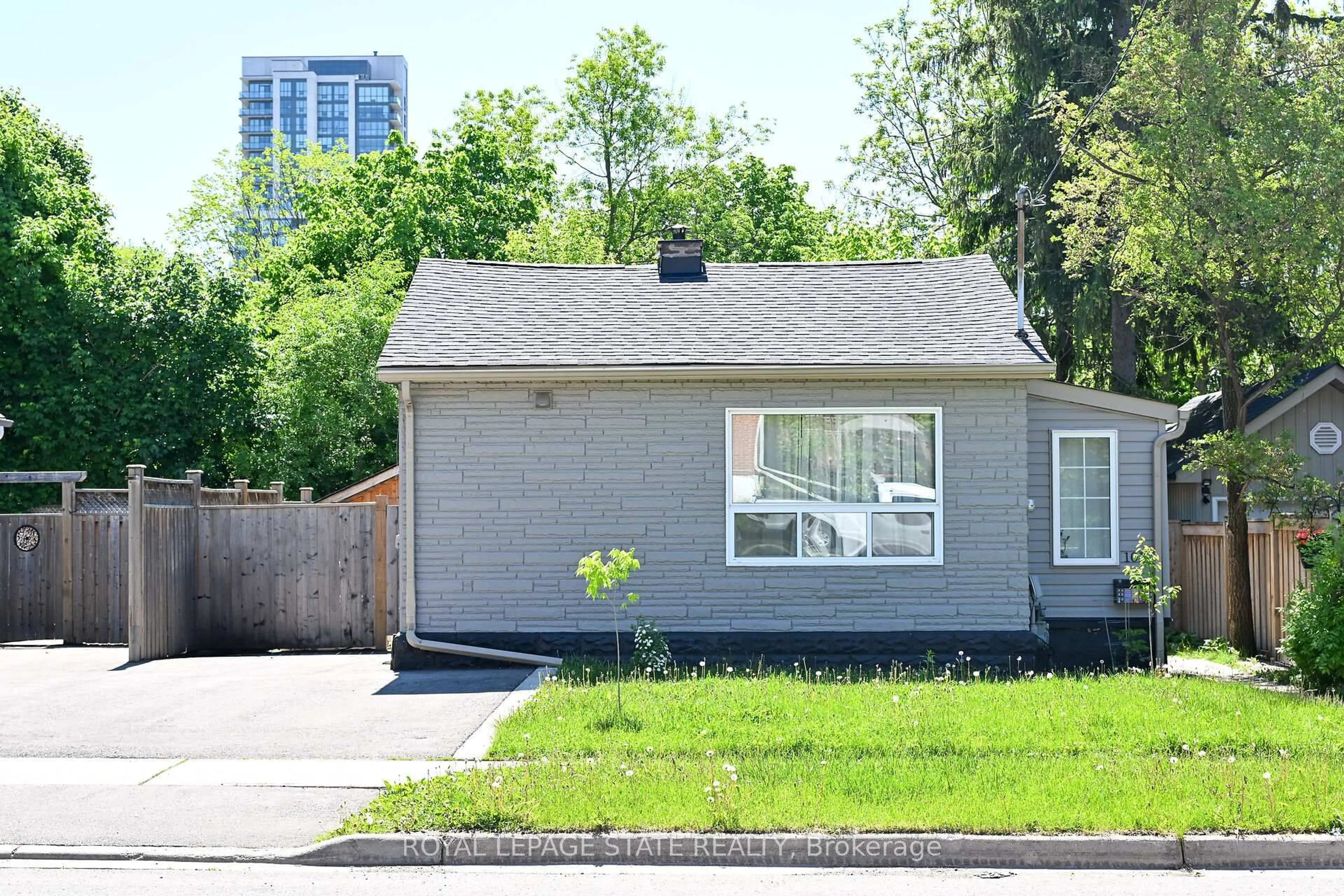 Unknown for 101 Church St, Brampton Ontario L6V 1G7