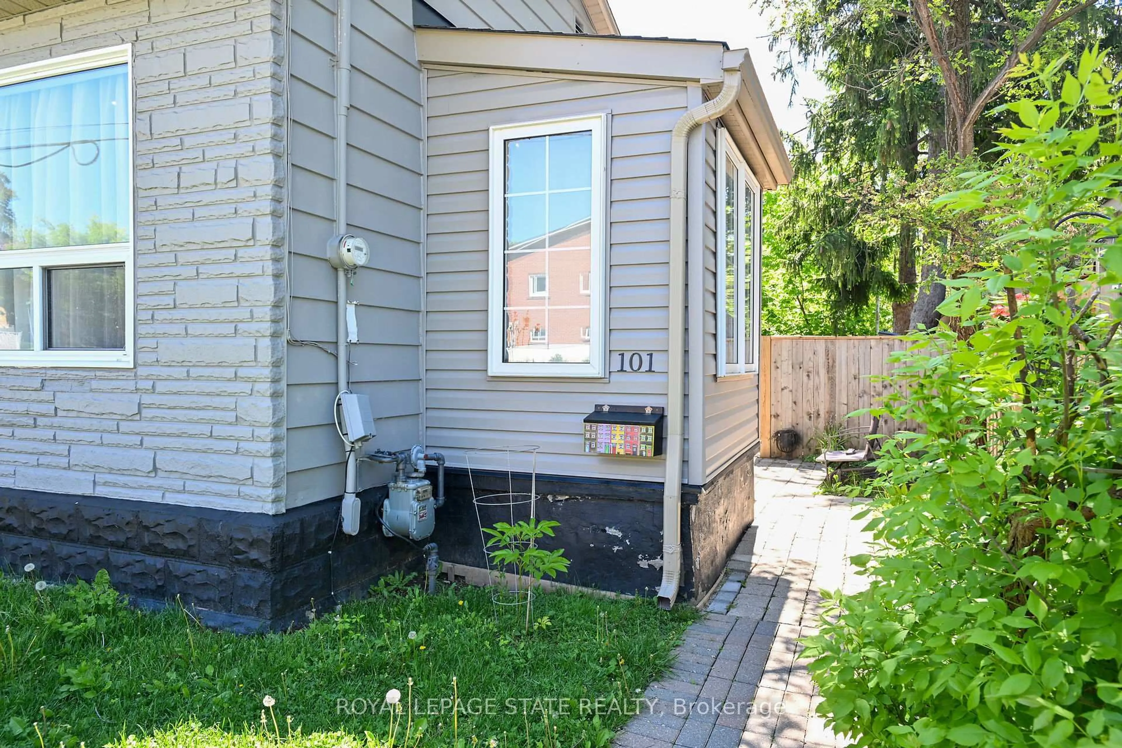Patio, street for 101 Church St, Brampton Ontario L6V 1G7