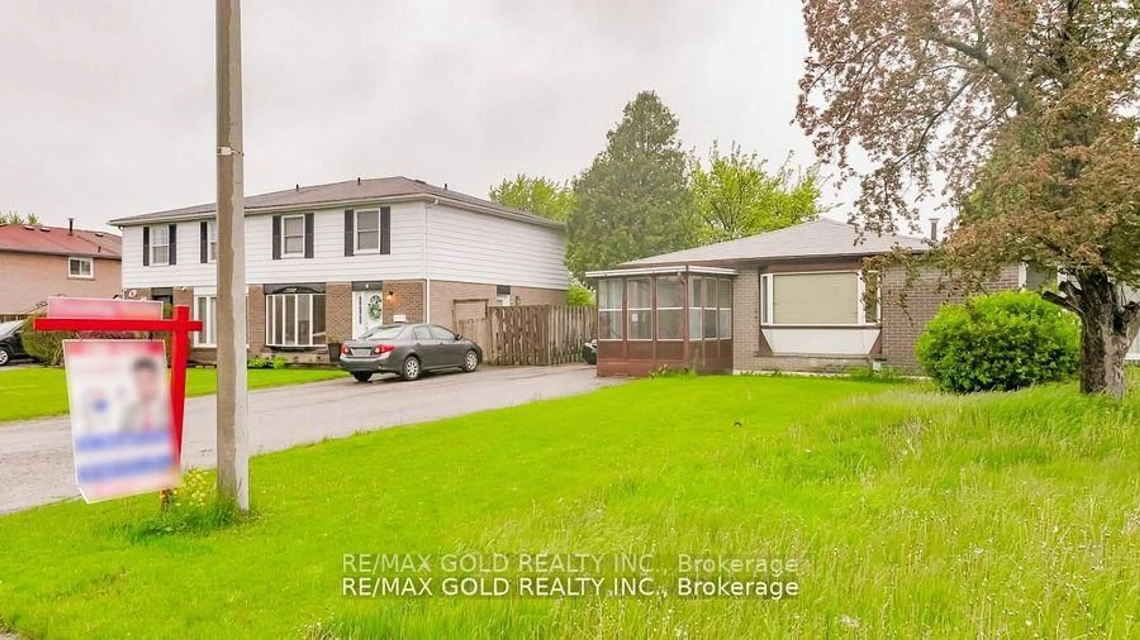 A pic from outside/outdoor area/front of a property/back of a property/a pic from drone, street for 10 Edenridge Dr, Brampton Ontario L6T 3B1