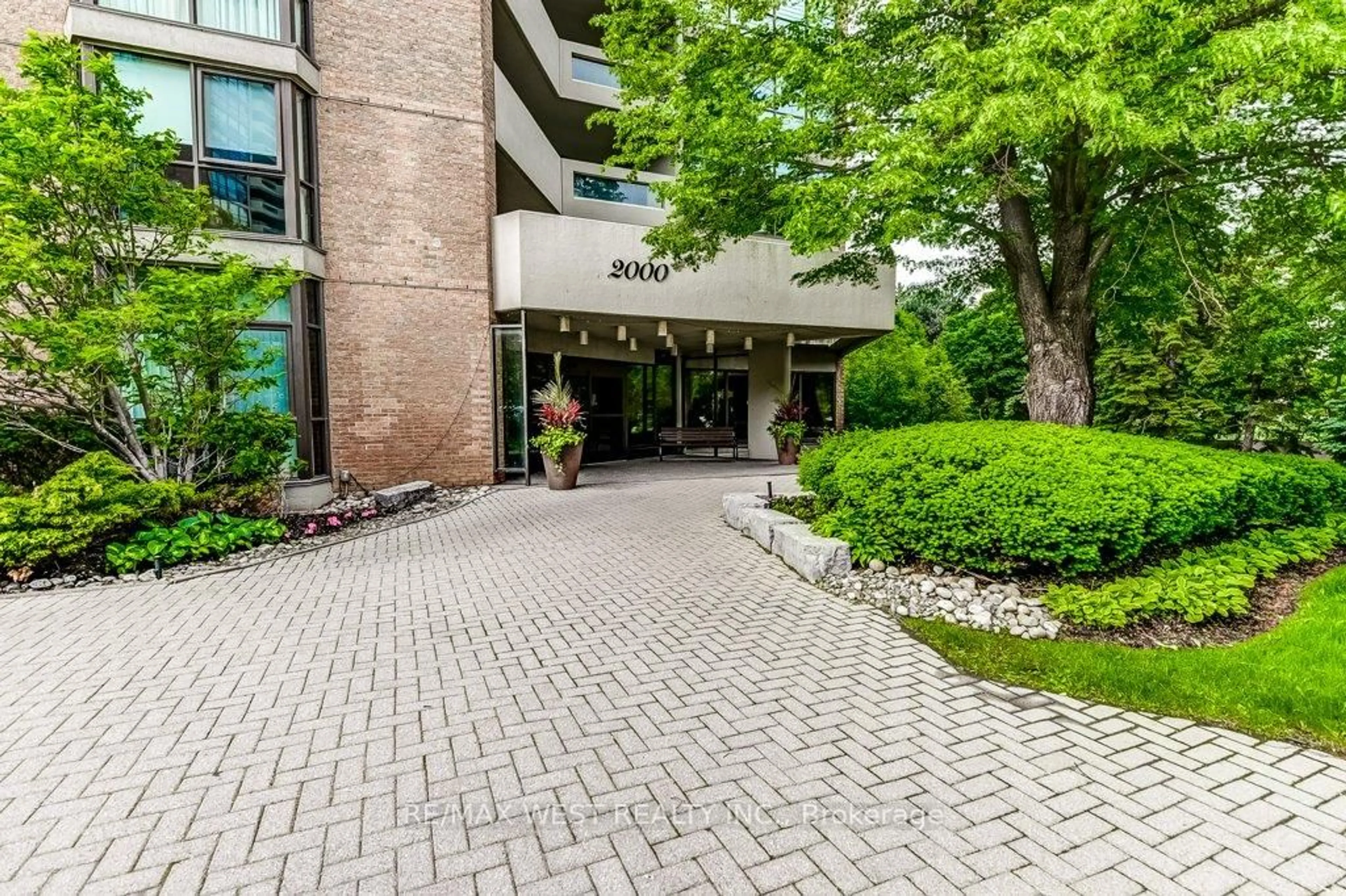 Unknown for 2000 Islington Ave #1707, Toronto Ontario M9P 3S7