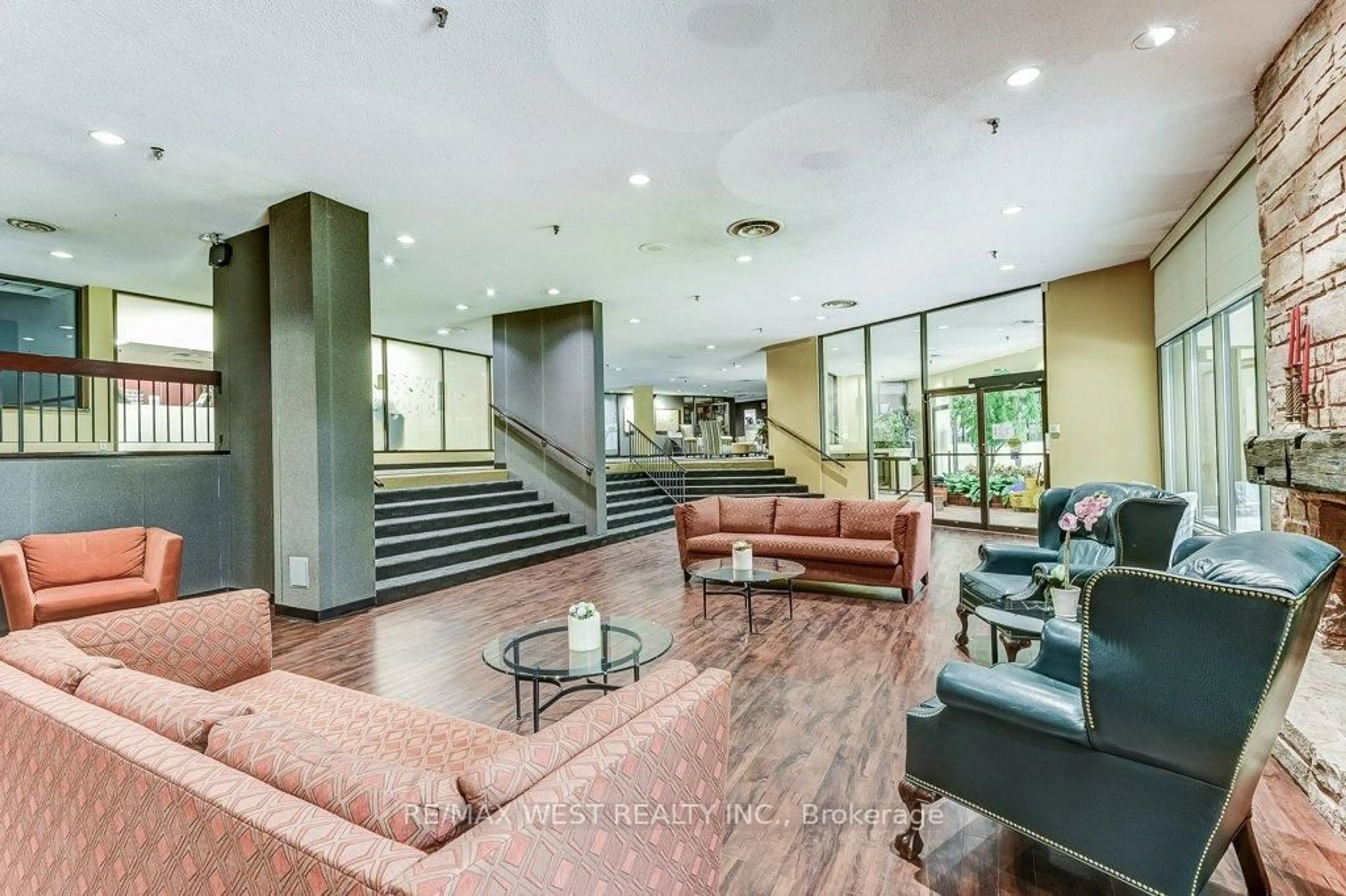 Lobby for 2000 Islington Ave #1707, Toronto Ontario M9P 3S7