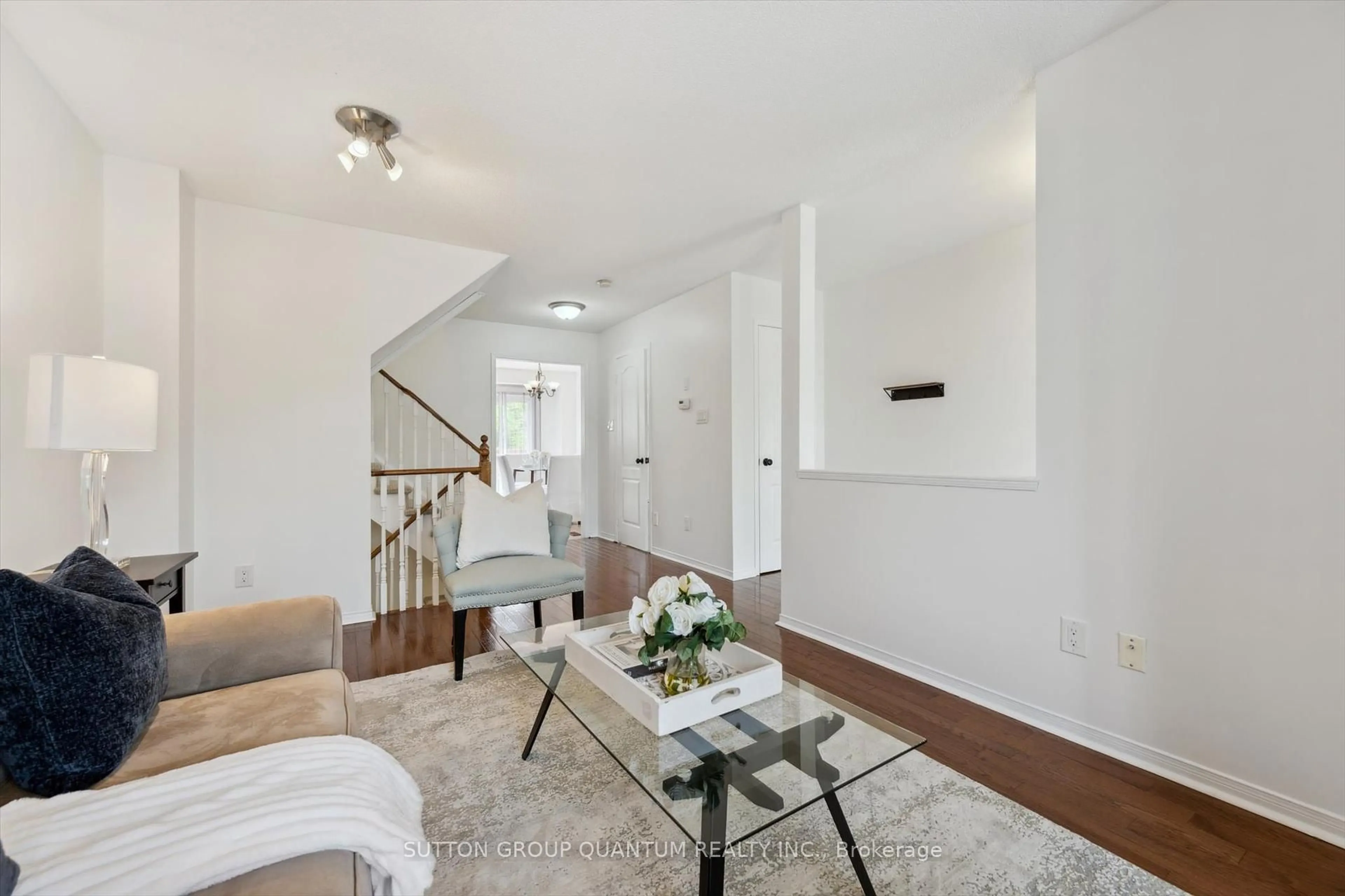 Living room with furniture, unknown for 2078 Glenhampton Rd, Oakville Ontario L6M 3X1